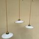 Trio suspension vintage abat jour opaline ondulée fils dorés lumière ancienne