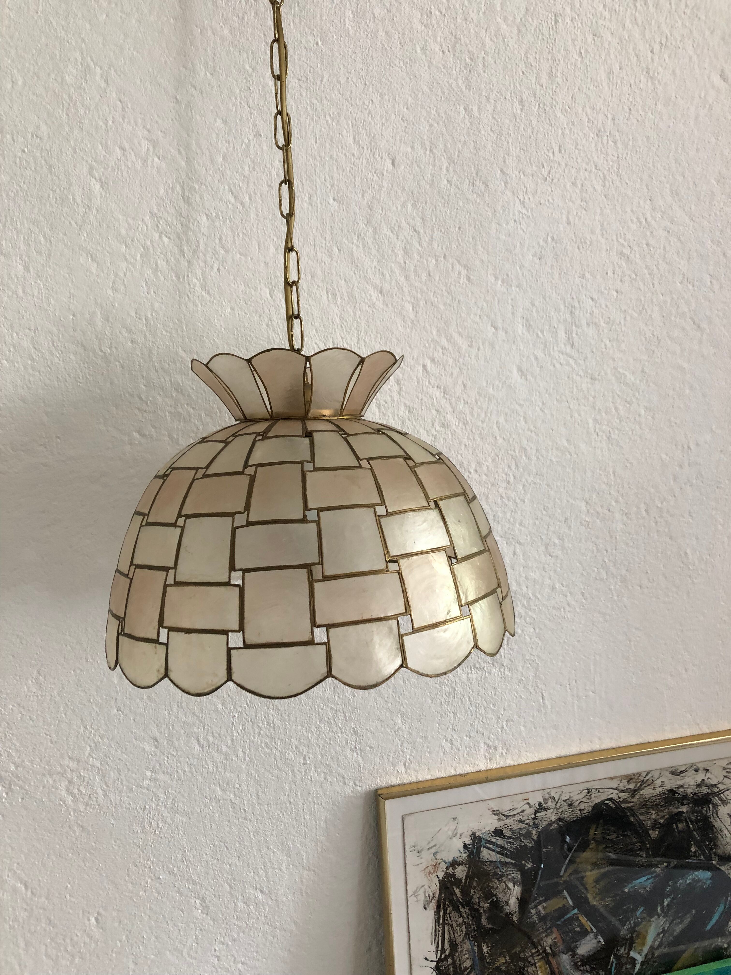 Mother-of-pearl hanging lamp