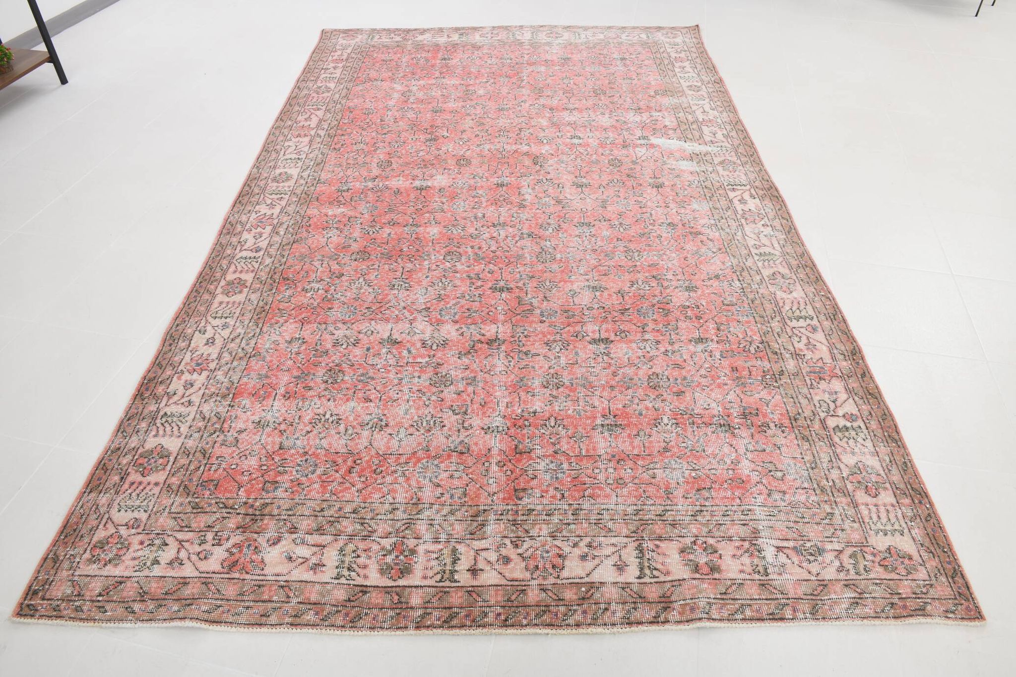 7x11 Pale Red Classic Vintage Rug, 204x335Cm