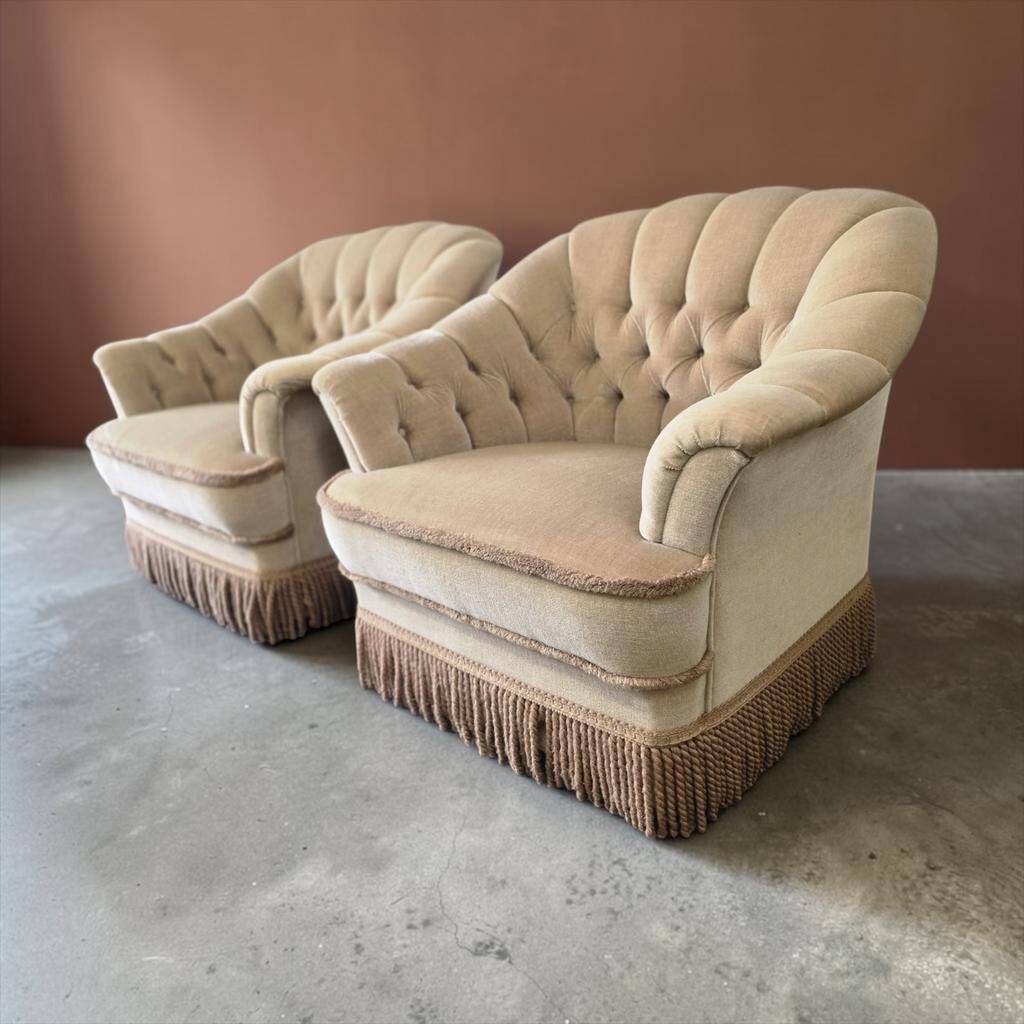 Set of 2 vintage ecru armchairs with fringes.