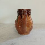 Slush pitcher with grape decoration