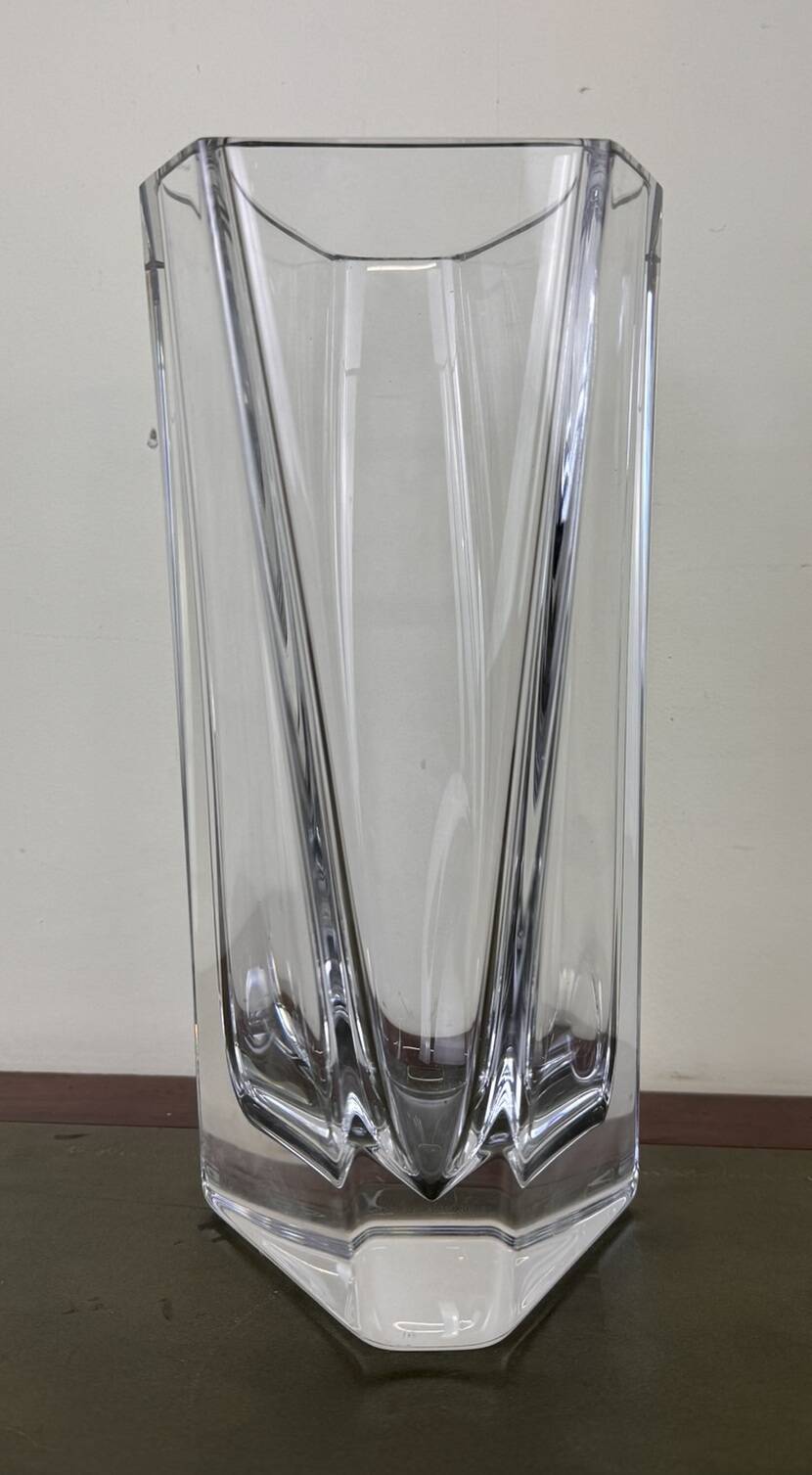 Malin Lindahl for Orrefors: precious Scandinavian crystal vase