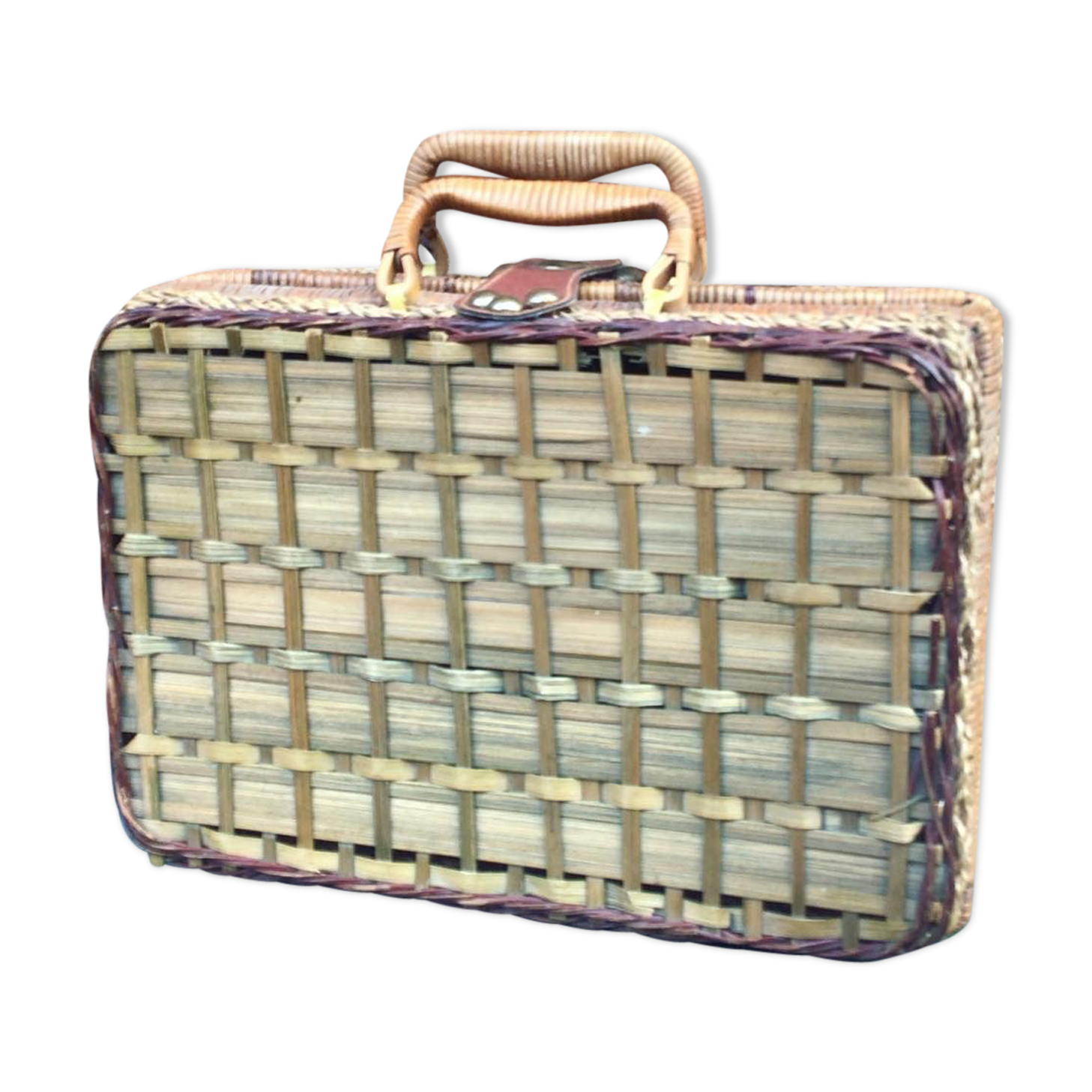 Wicker picnic suitcase