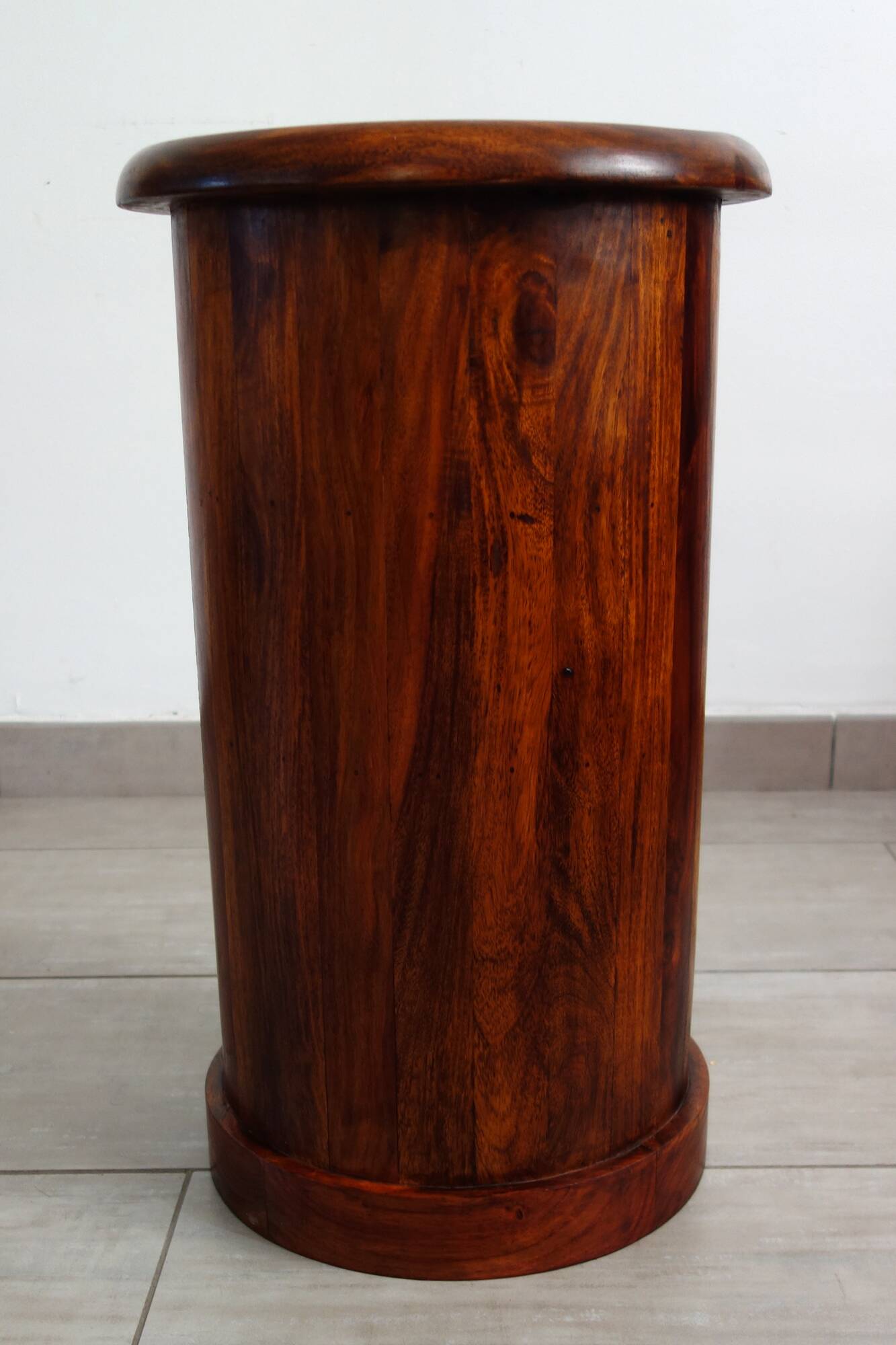 Petit meuble d'appoint circulaire ou chiffonnier en palissandre années 60, Inde