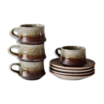 Cups and saucers in sandstone