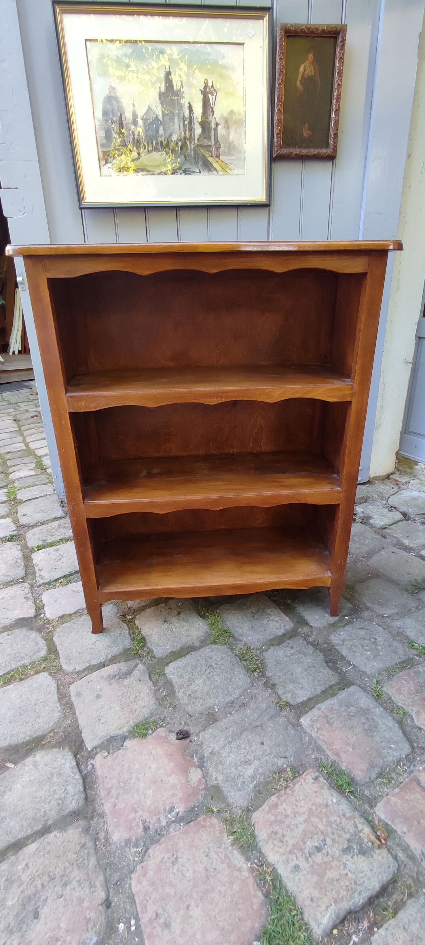 Bibus shelf in walnut veneer