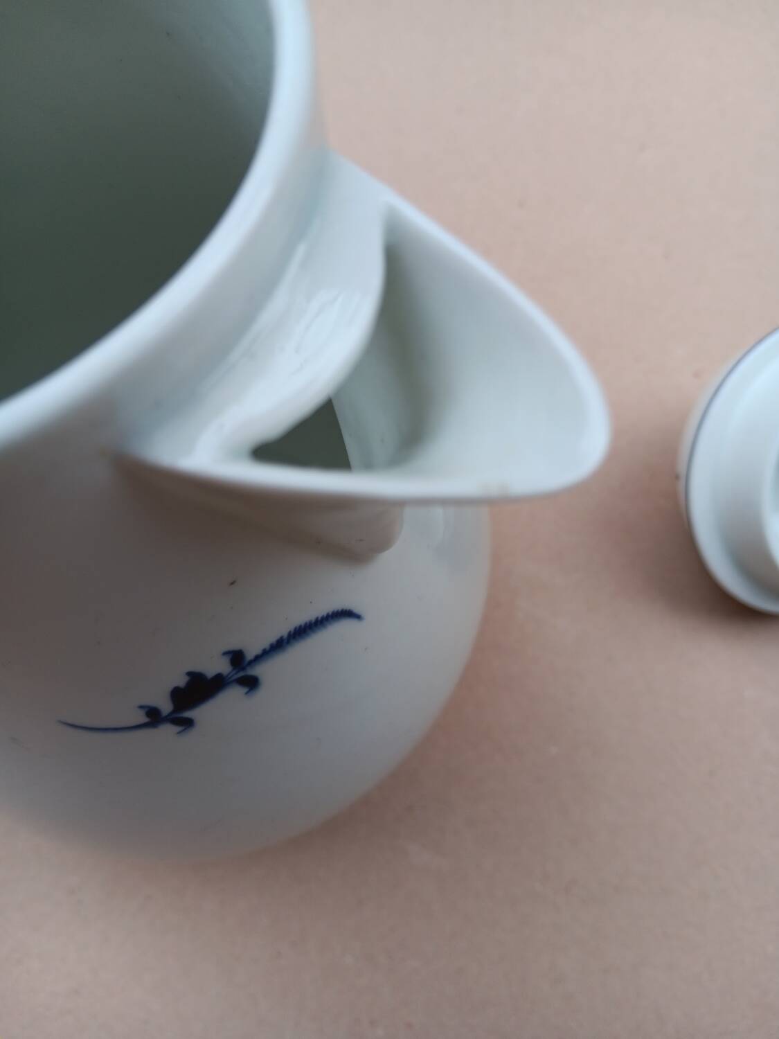 Porcelain coffee pot