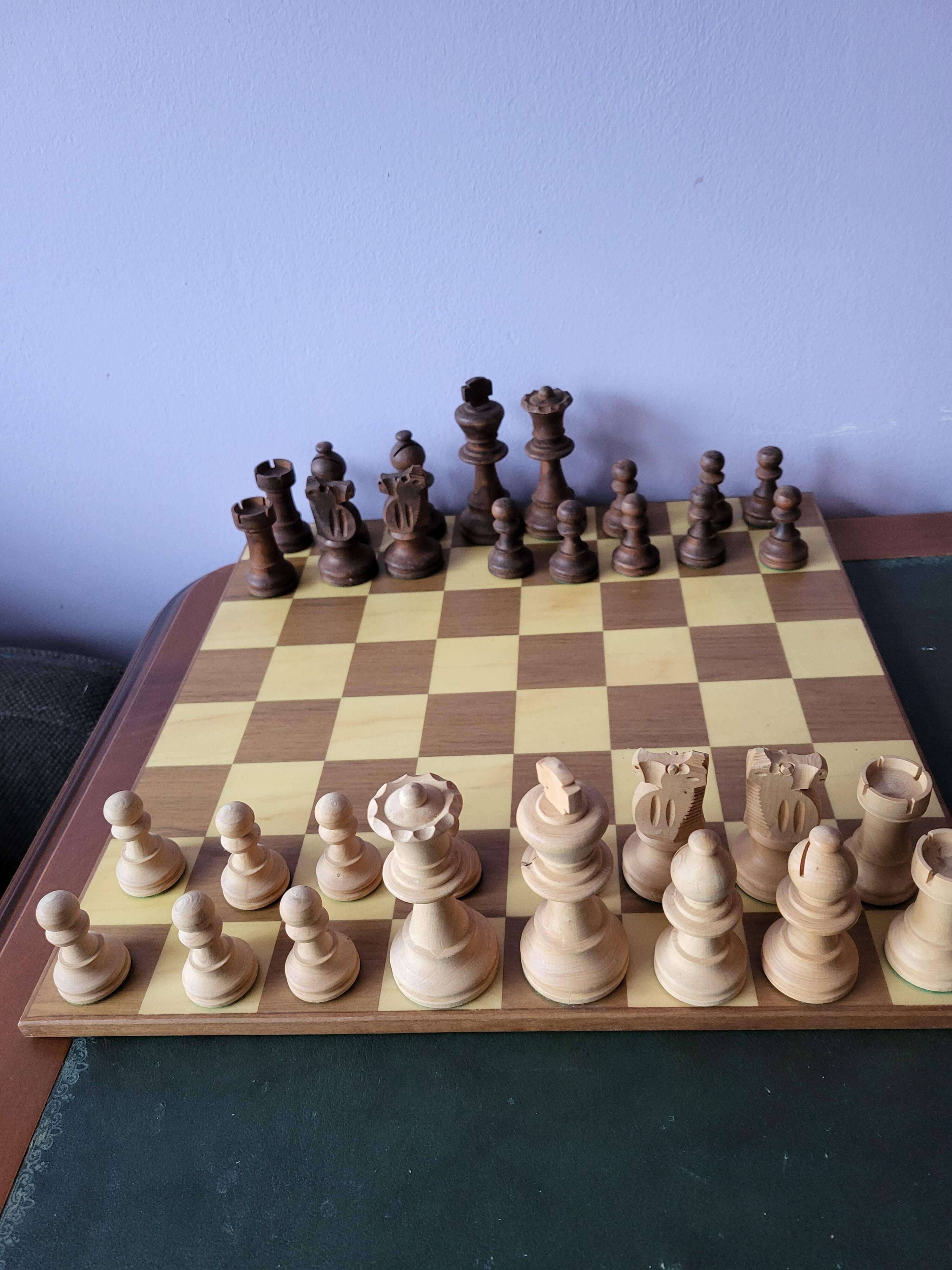 Complete regency wooden chess set with chessboard 31 cm x 31 cm