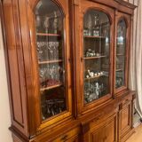 Solid wood dresser – classic style – very good condition