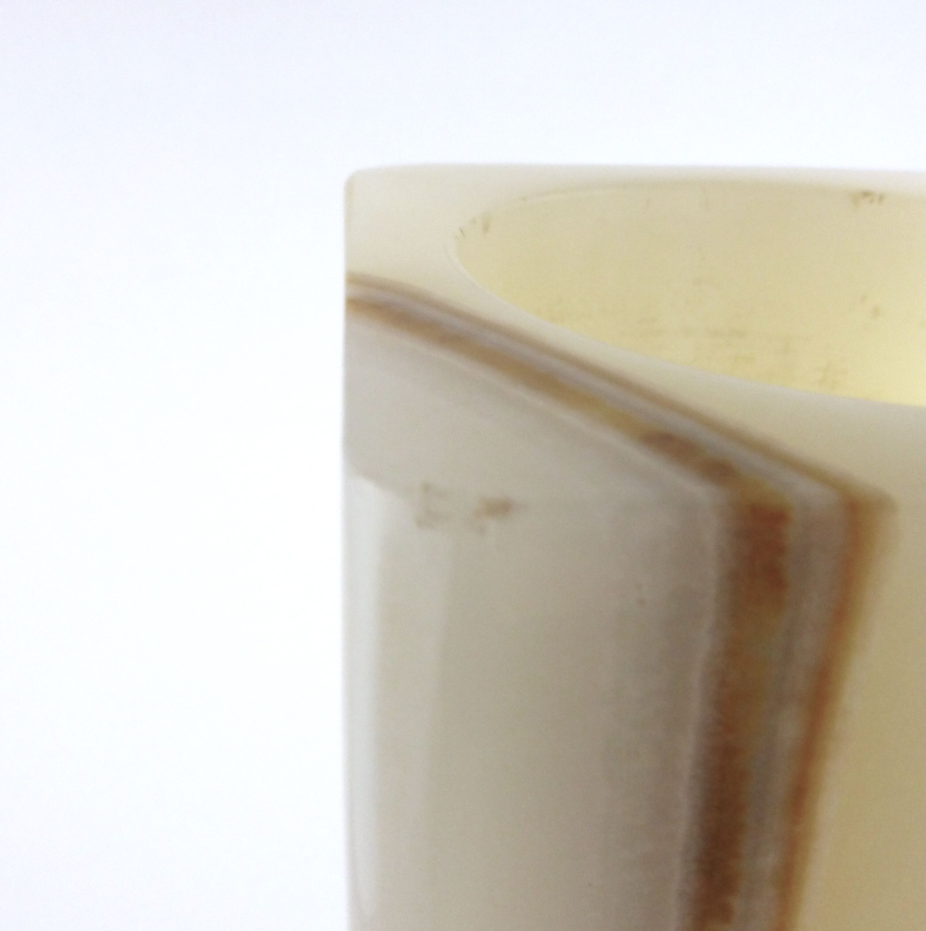 Vase quadrangulaire en Onyx des années 1970
