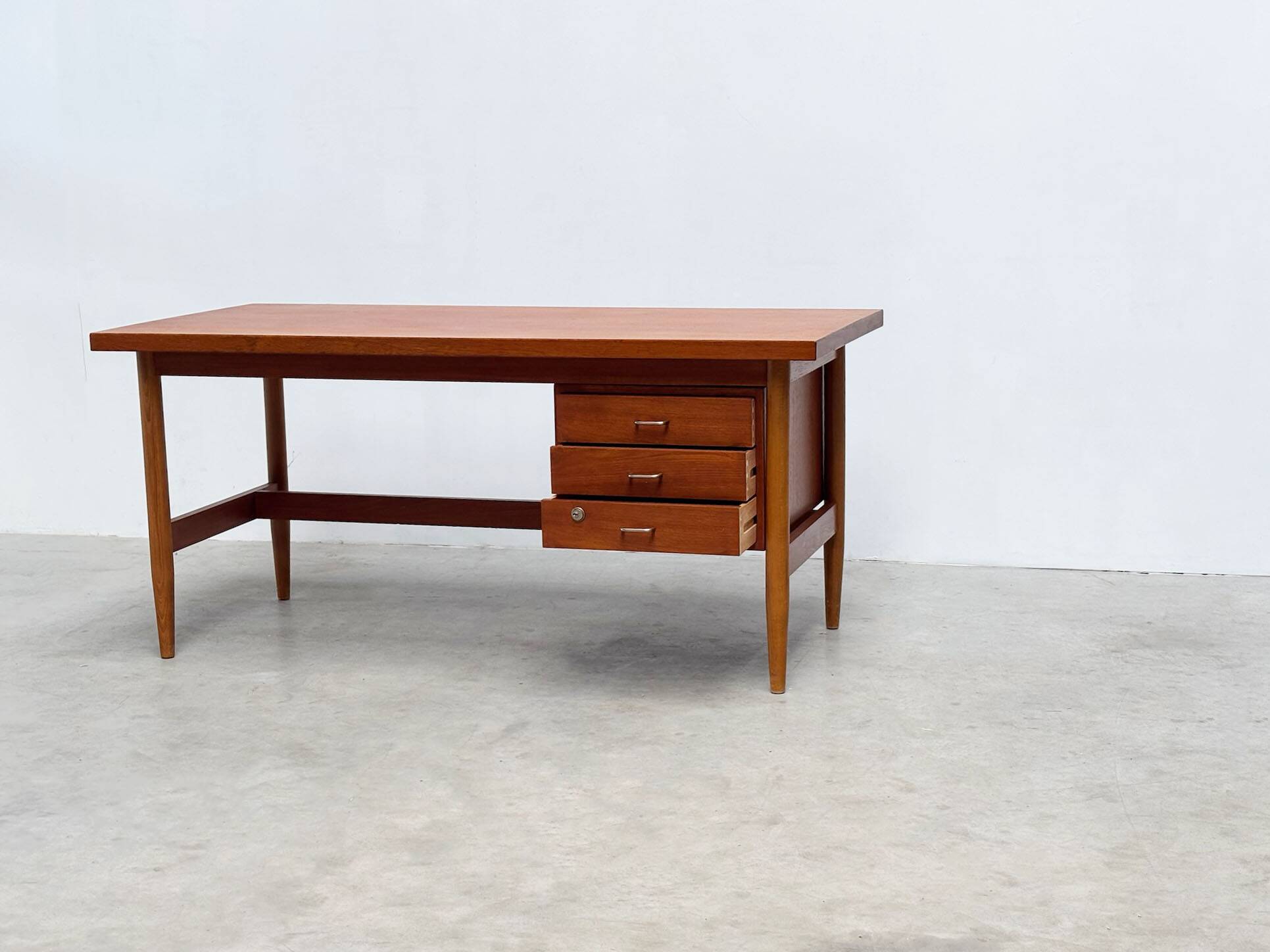 Danish desk