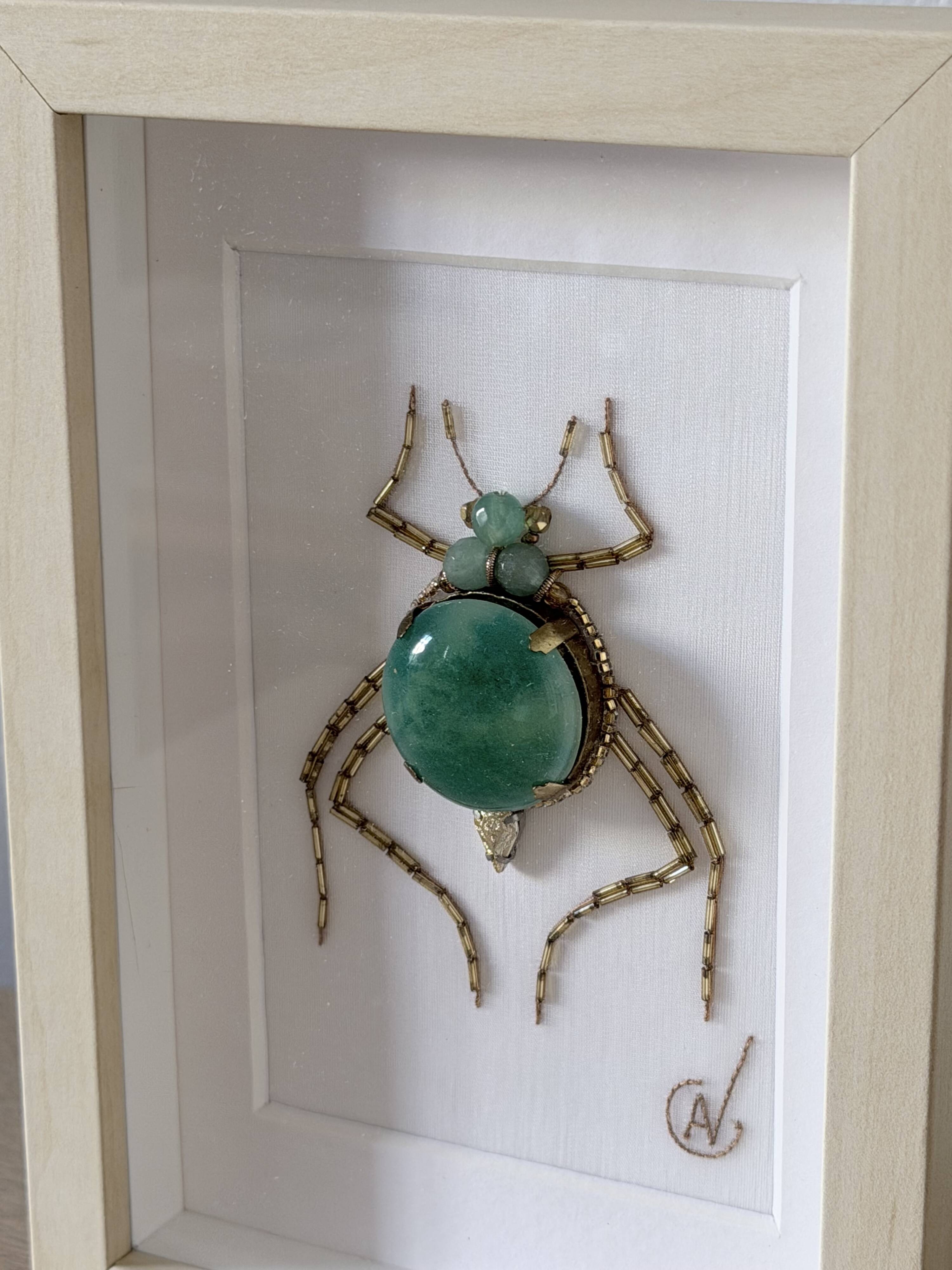 Tableau insecte brodé à la main (pièce unique)