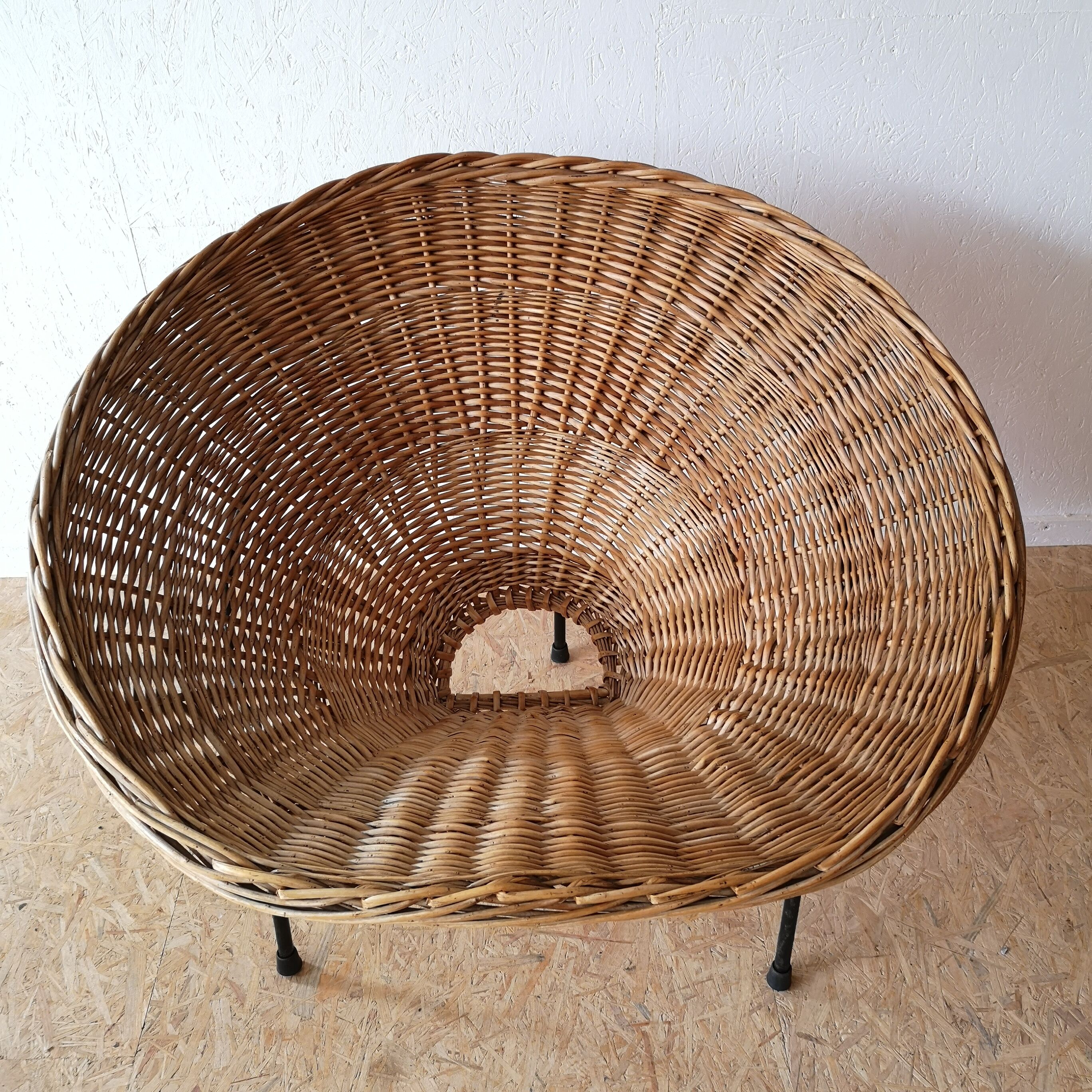 Wicker armchair years 60 tripod
