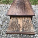 Table de ferme ancienne à gibiers en châtaignier massif à 2 tiroirs et une tirette.