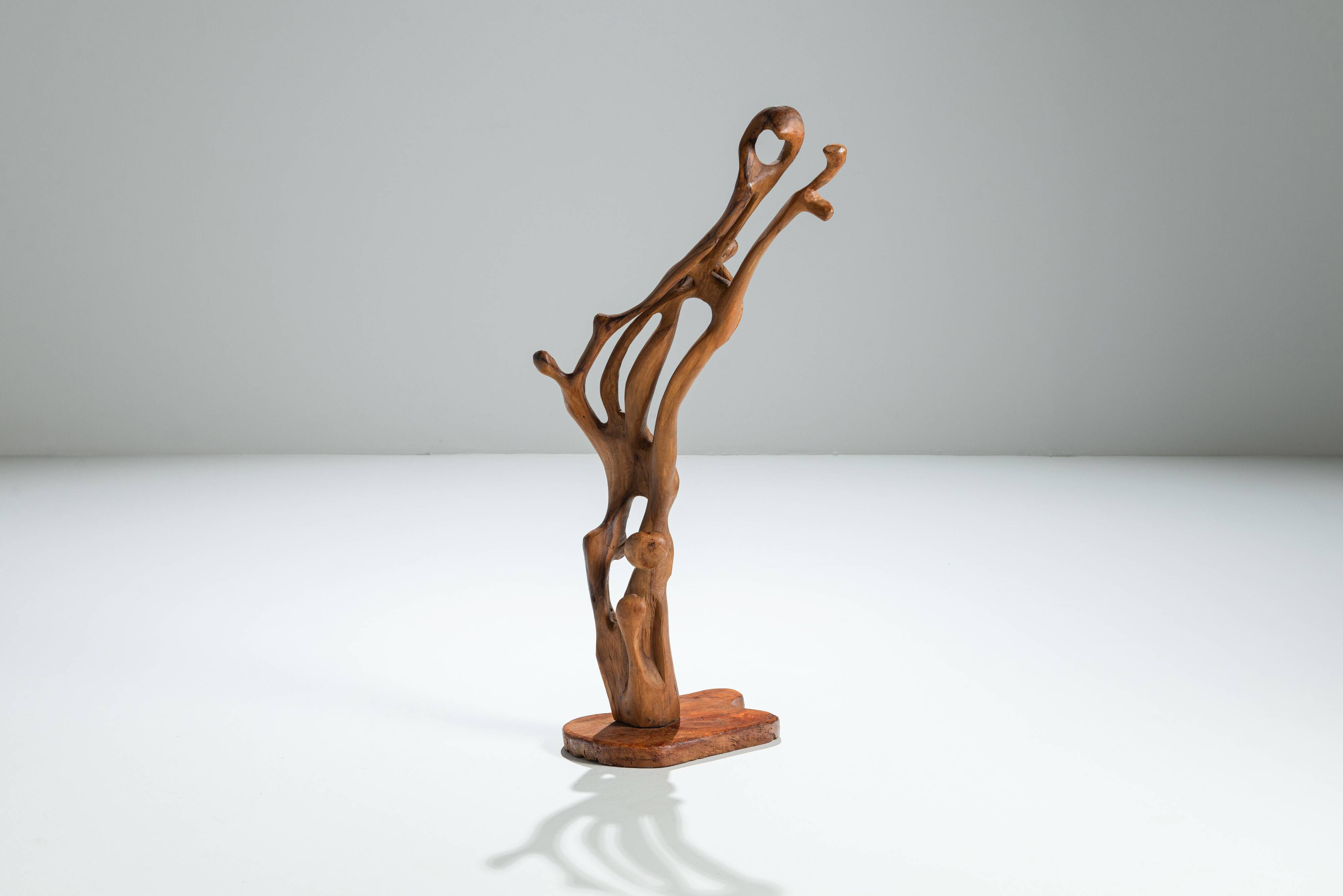 Handmade floorsculpture in burl wood