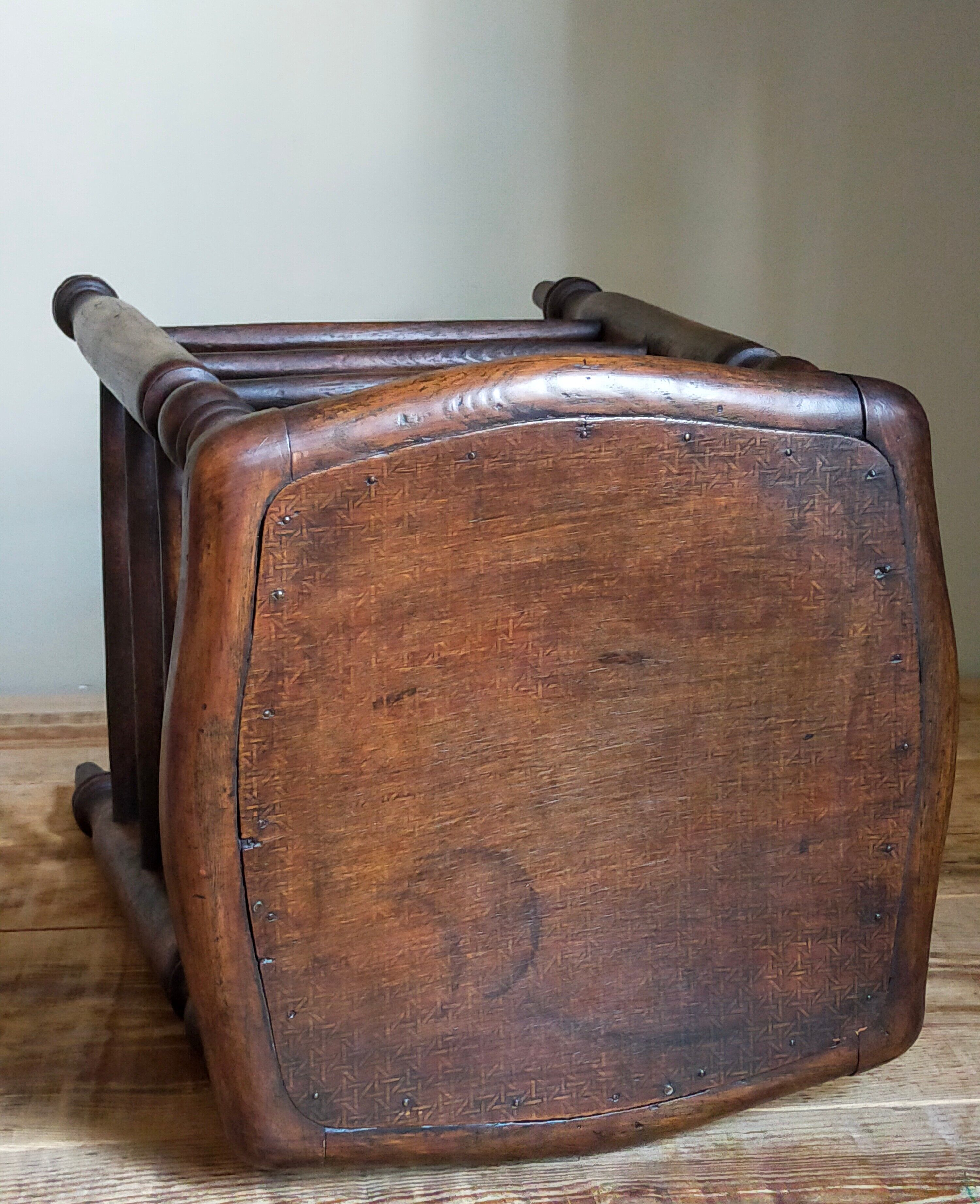 Stool in turned solid wood
