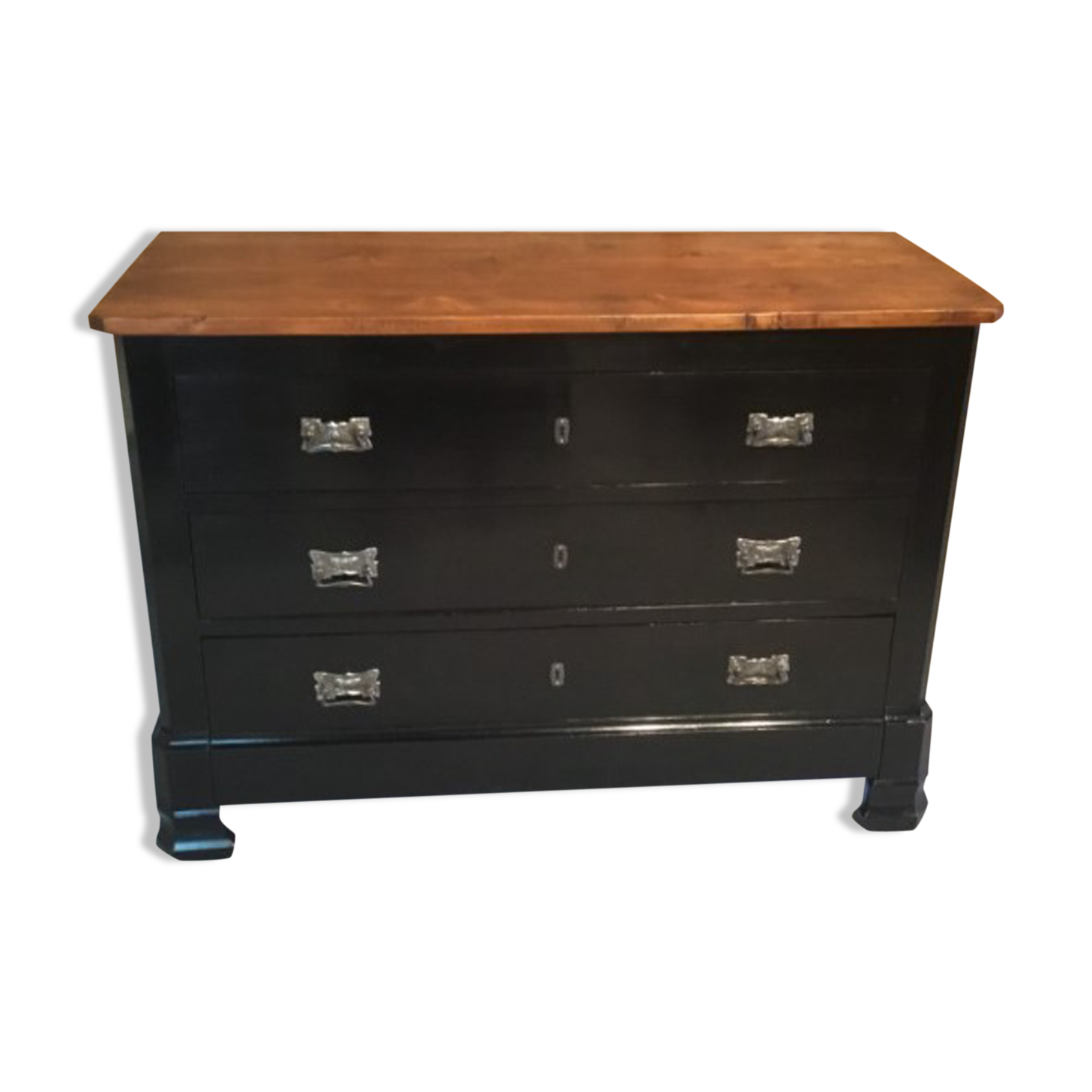 Black chest of drawers