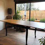 Black and wood table