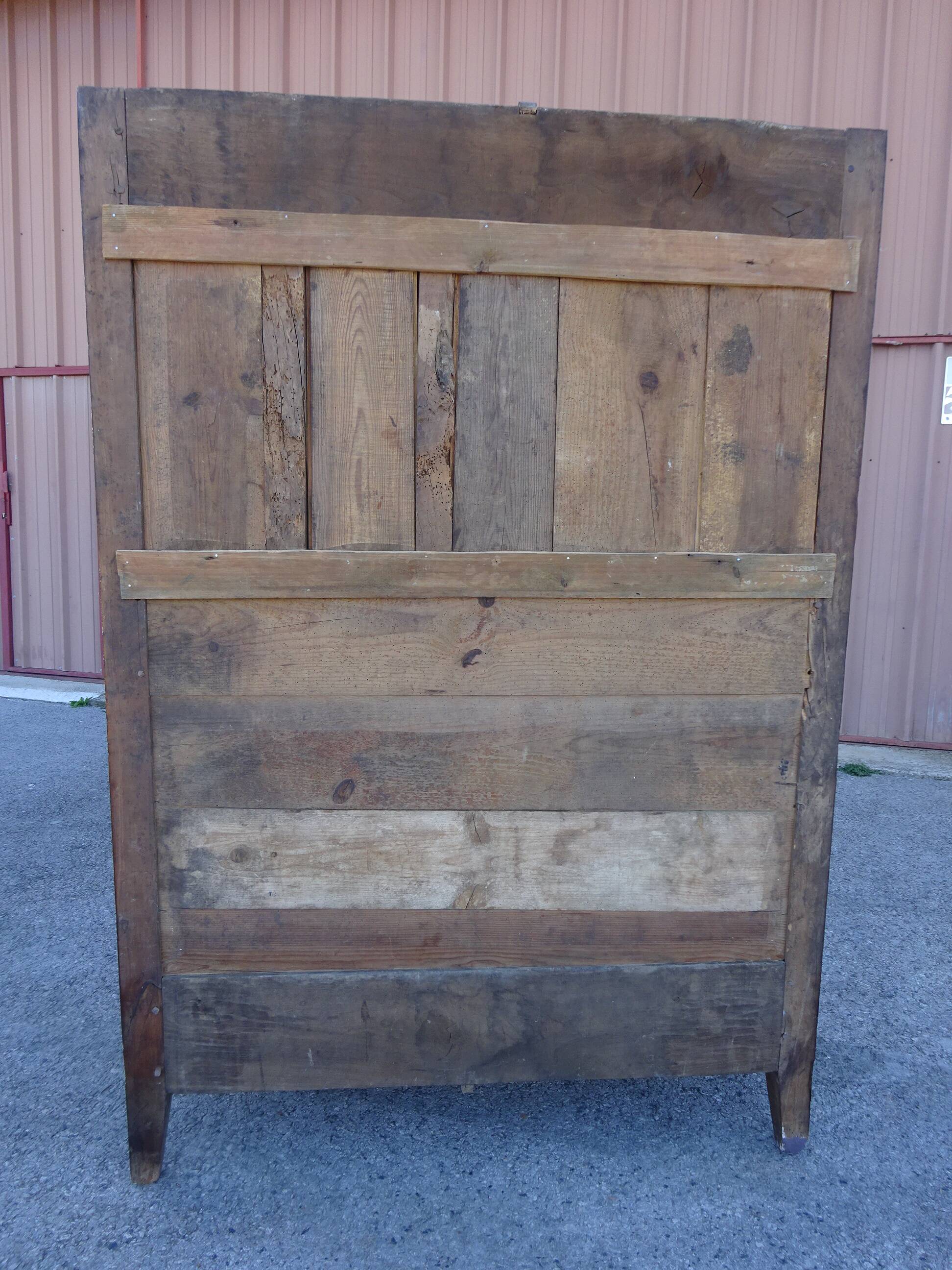 Armoire Louis Philippe en noyer massif