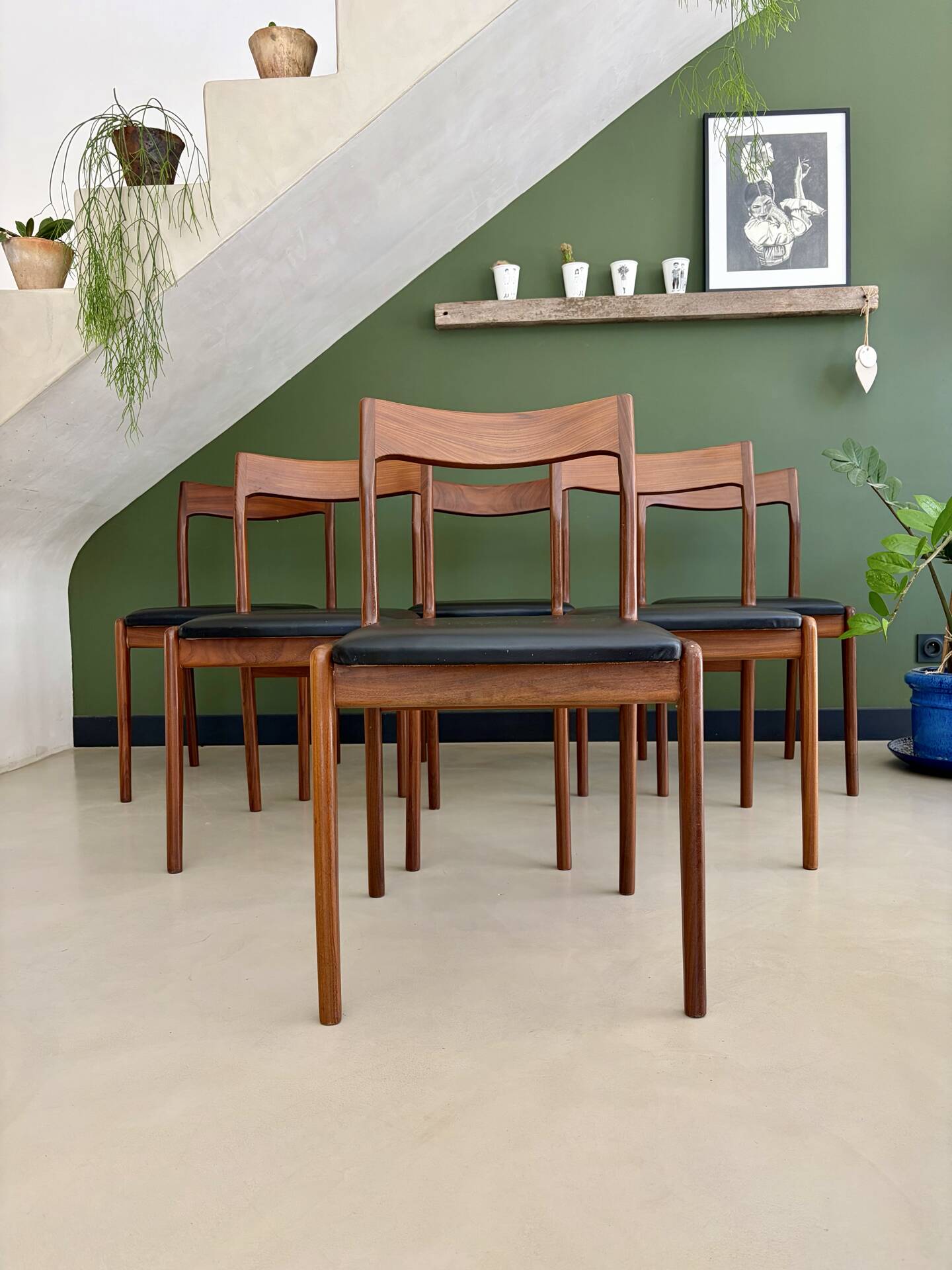 Set of 6 Danish teak chairs, 1970s.