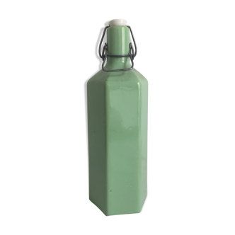 Bouteille en grès hexagonale verte