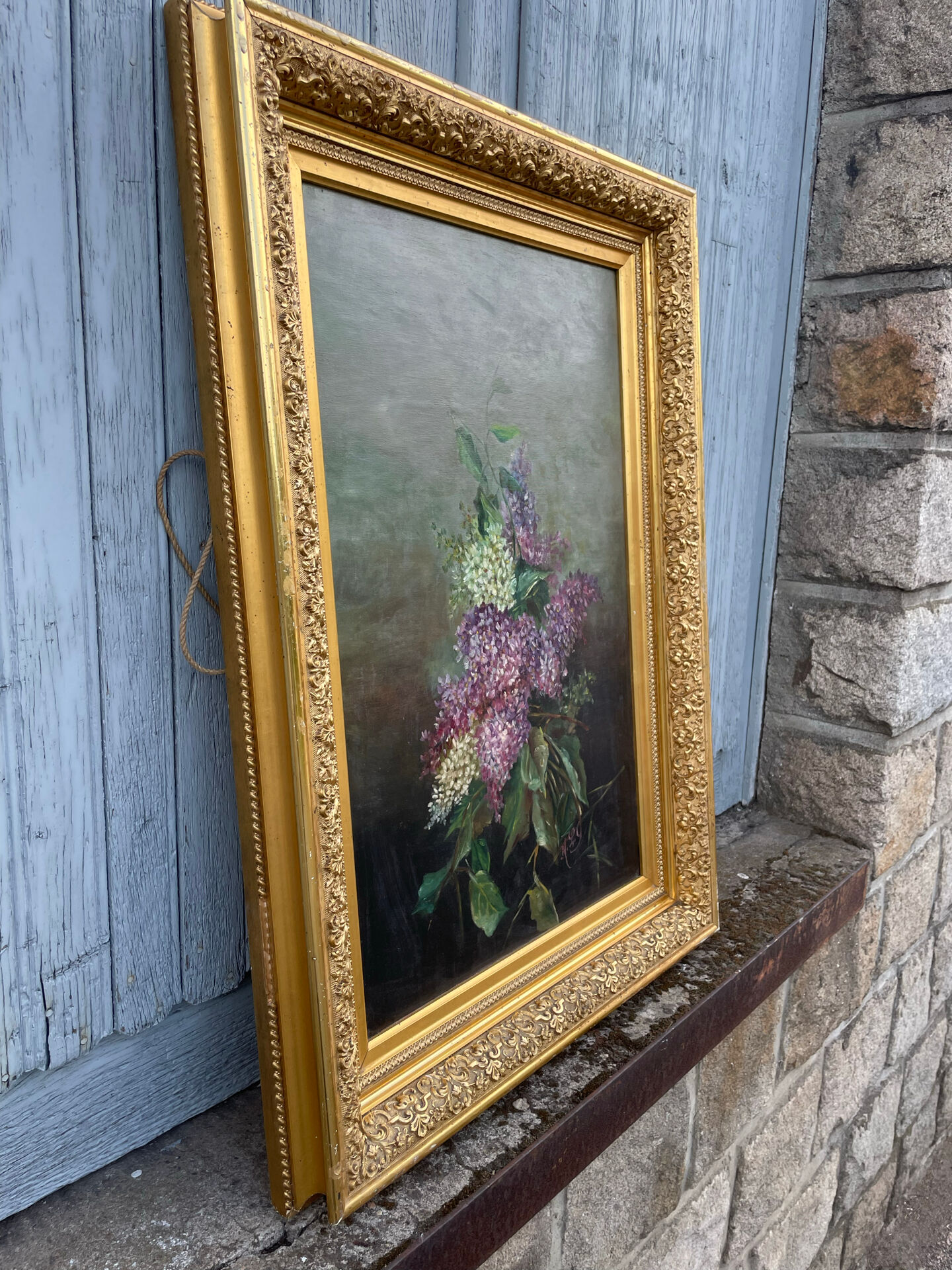 Exceptionally well-painted tableau of a bouquet of glycy.