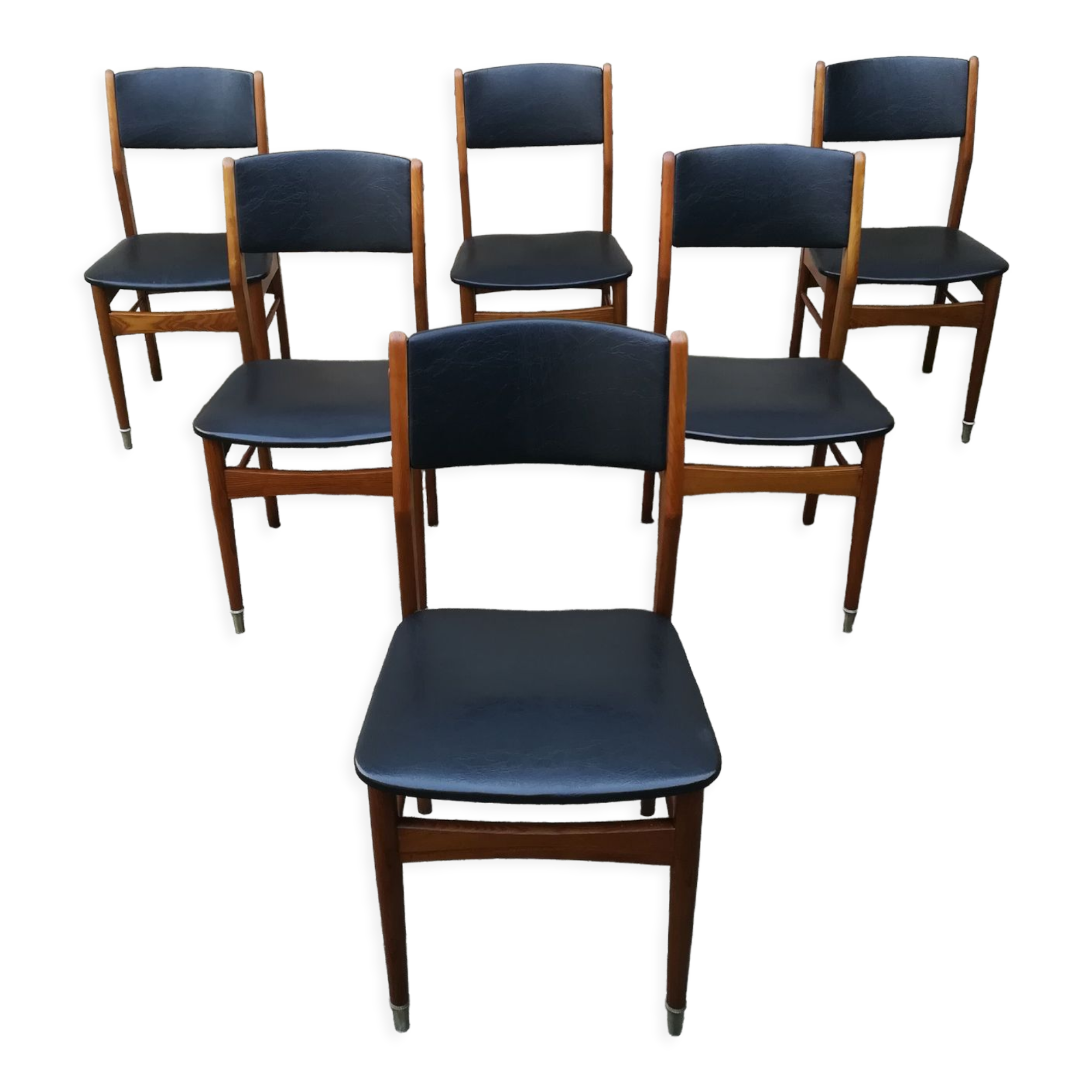Scandinavian chairs in skaï