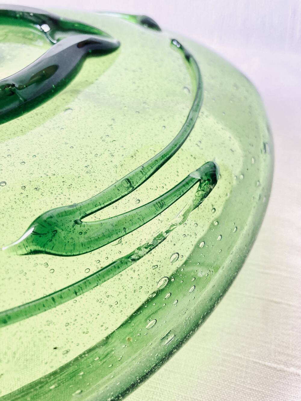 Coupe creuse en verre bullé soufflé, fabrication artisanale