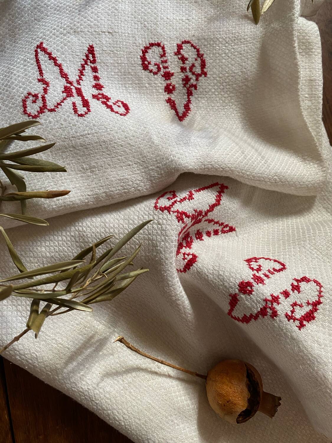 Pair of large cotton and hemp tea towels from the 1930s.