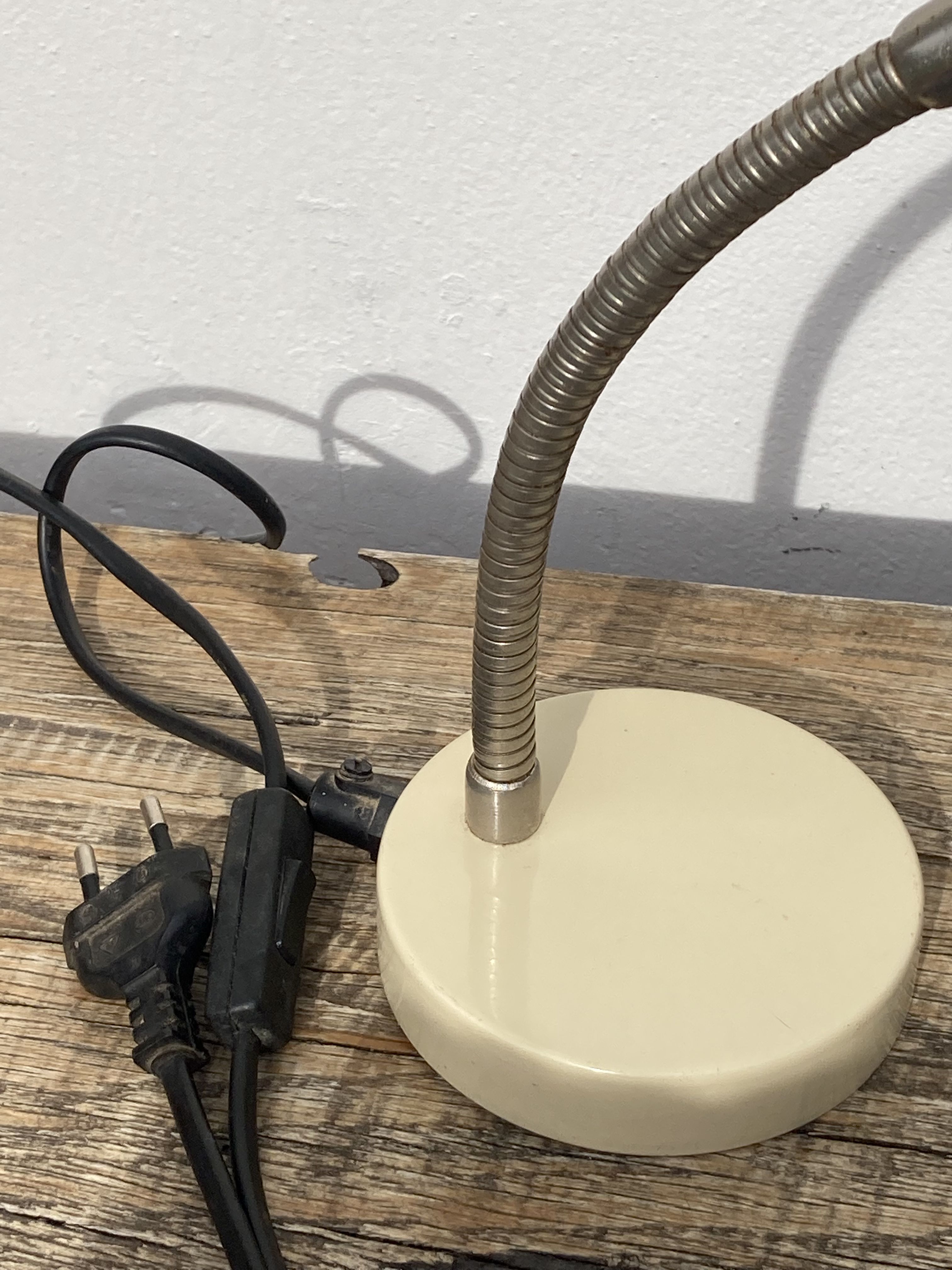 Vintage articulated industrial beige metal desk lamp
