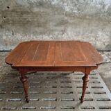 Antique extendable diningtable
