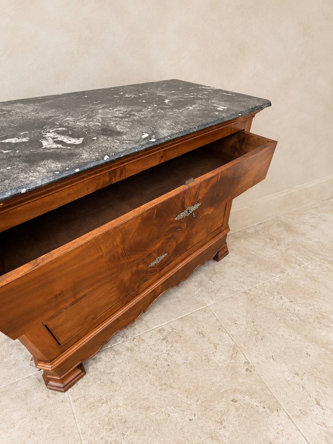 French Louis-Philippe style commode in walnut burl.