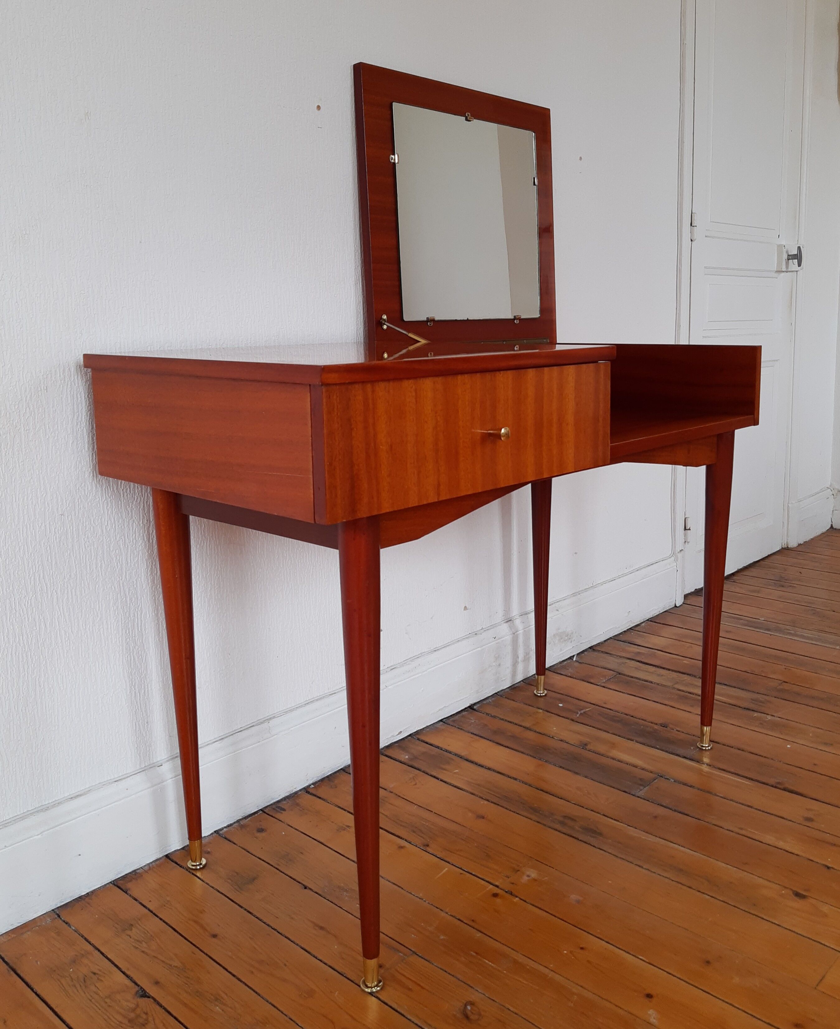 Teak vintage hairdresser