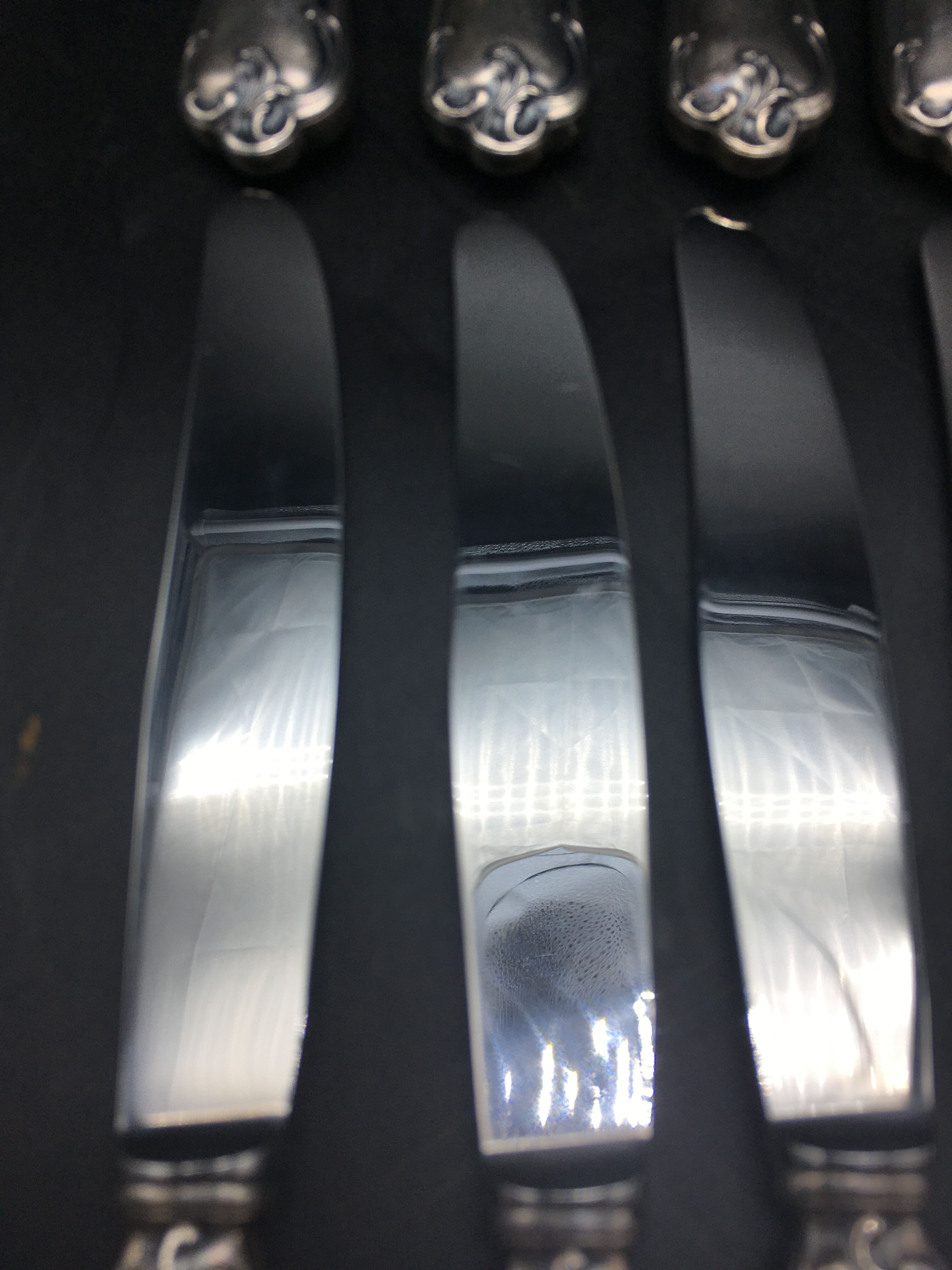 12 silver metal table knives model Rocaille