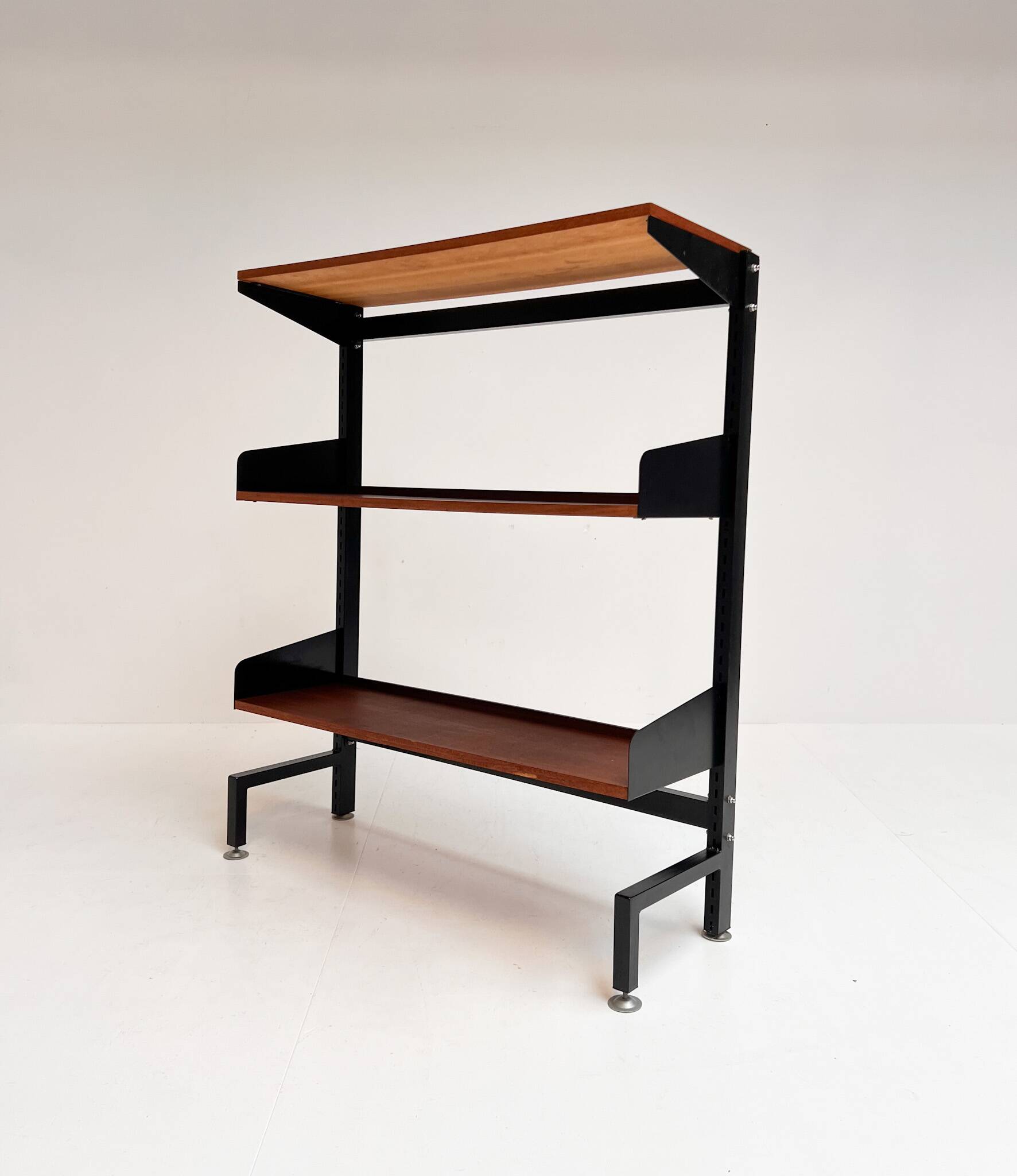 Freestanding and adjustable vintage wall unit, 1960s