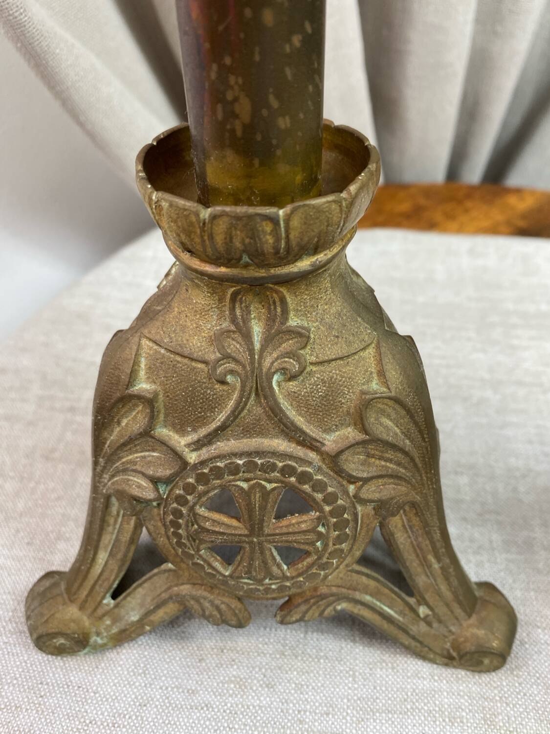 Paire de piques-cierges d’église en bronze et laiton