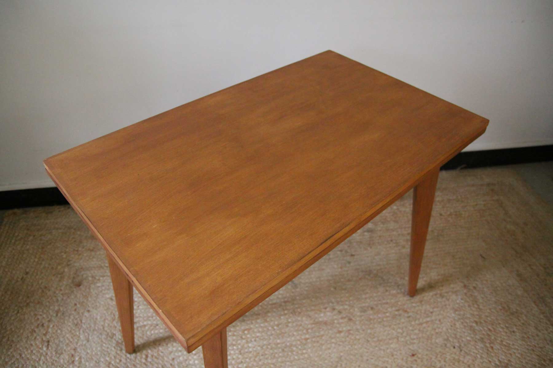 Scandinavian-style system table