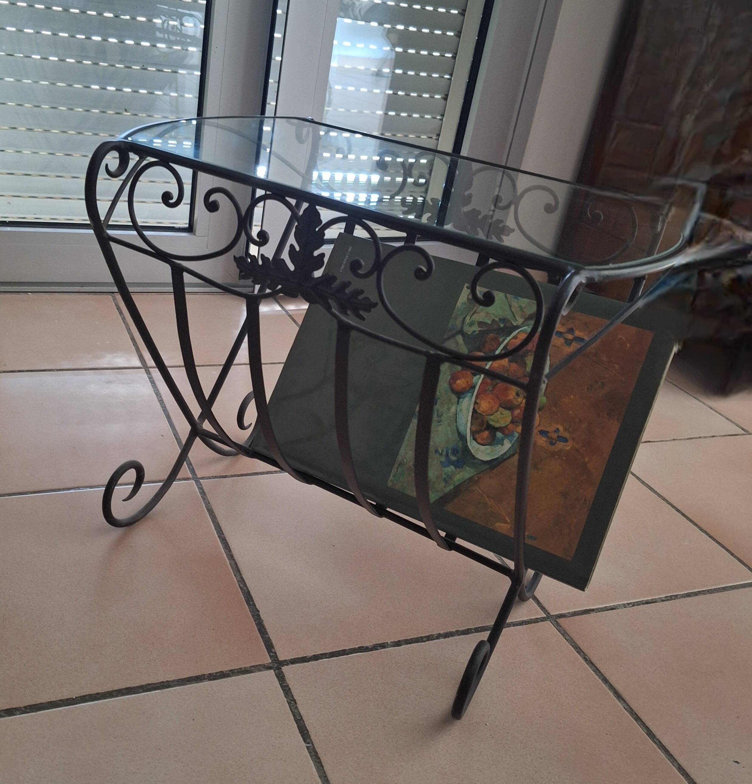 Table d'appoint porte revue