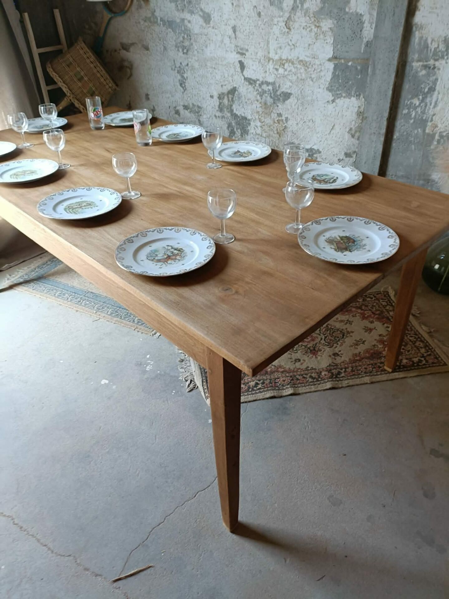 Farm table