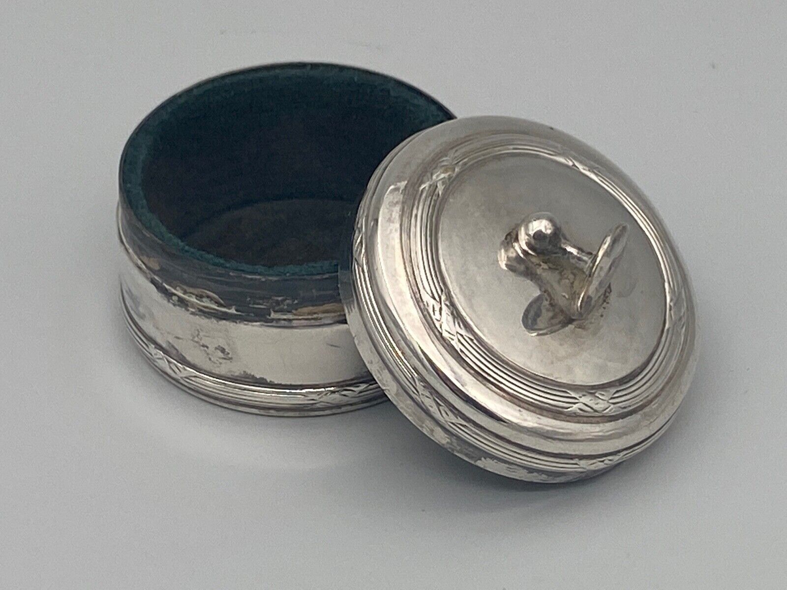 Christian dior silver metal box with cufflink decor socket