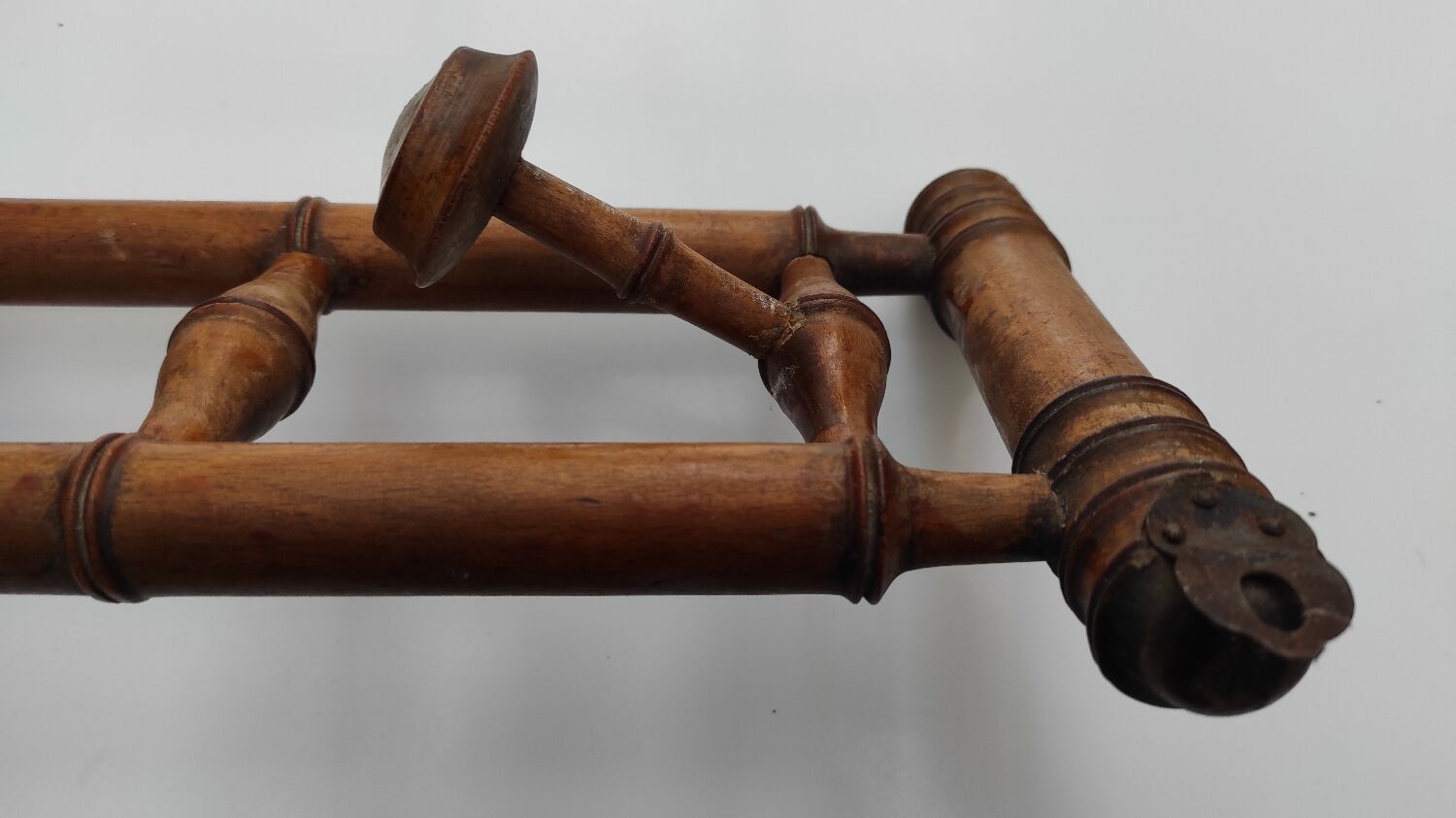 Retractable vintage hook