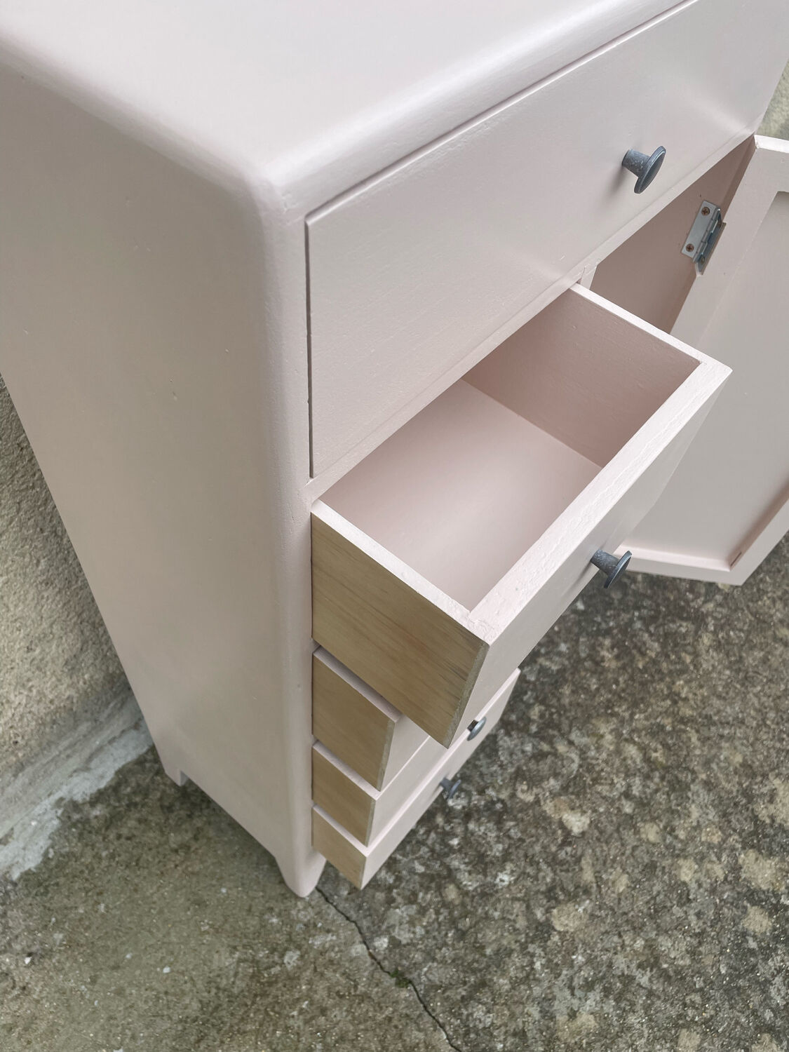 Asymmetrical chest of drawers