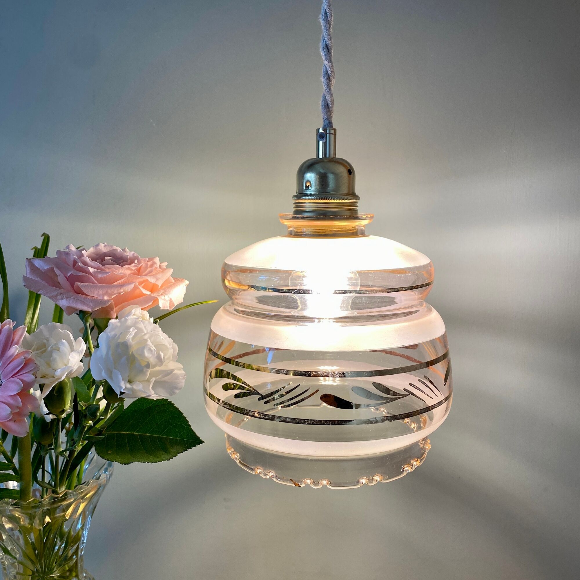 Suspension tulipe vintage art déco en verre rose et doré