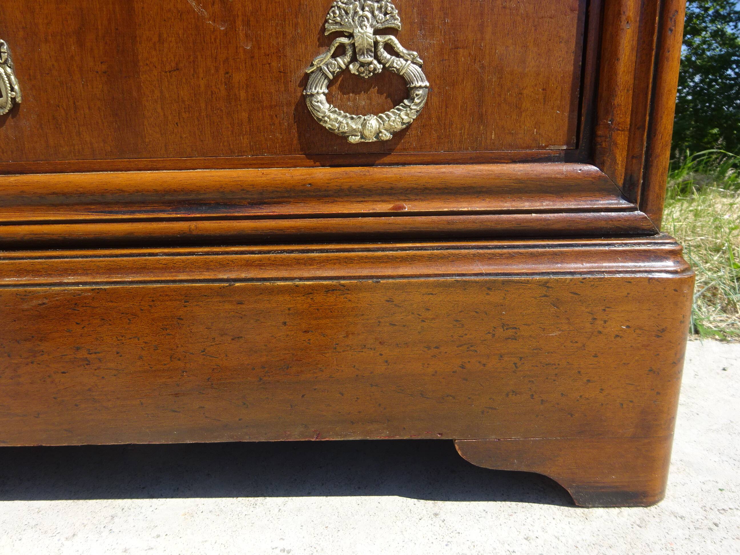 Commode 4 tiroirs, jolies poignées dorées