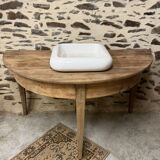 Pretty half-round table