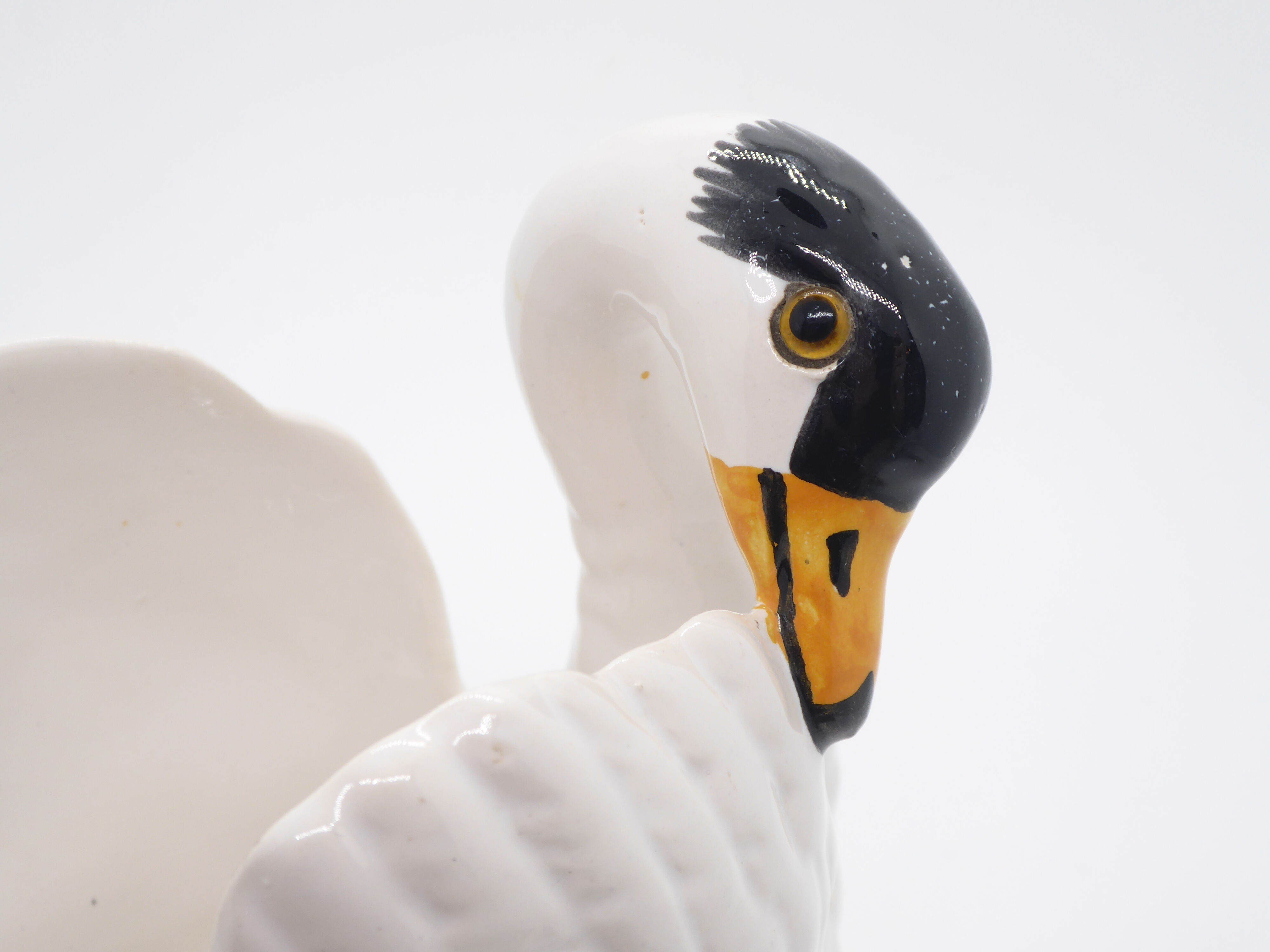 Ceramic pot cover in the shape of a swan