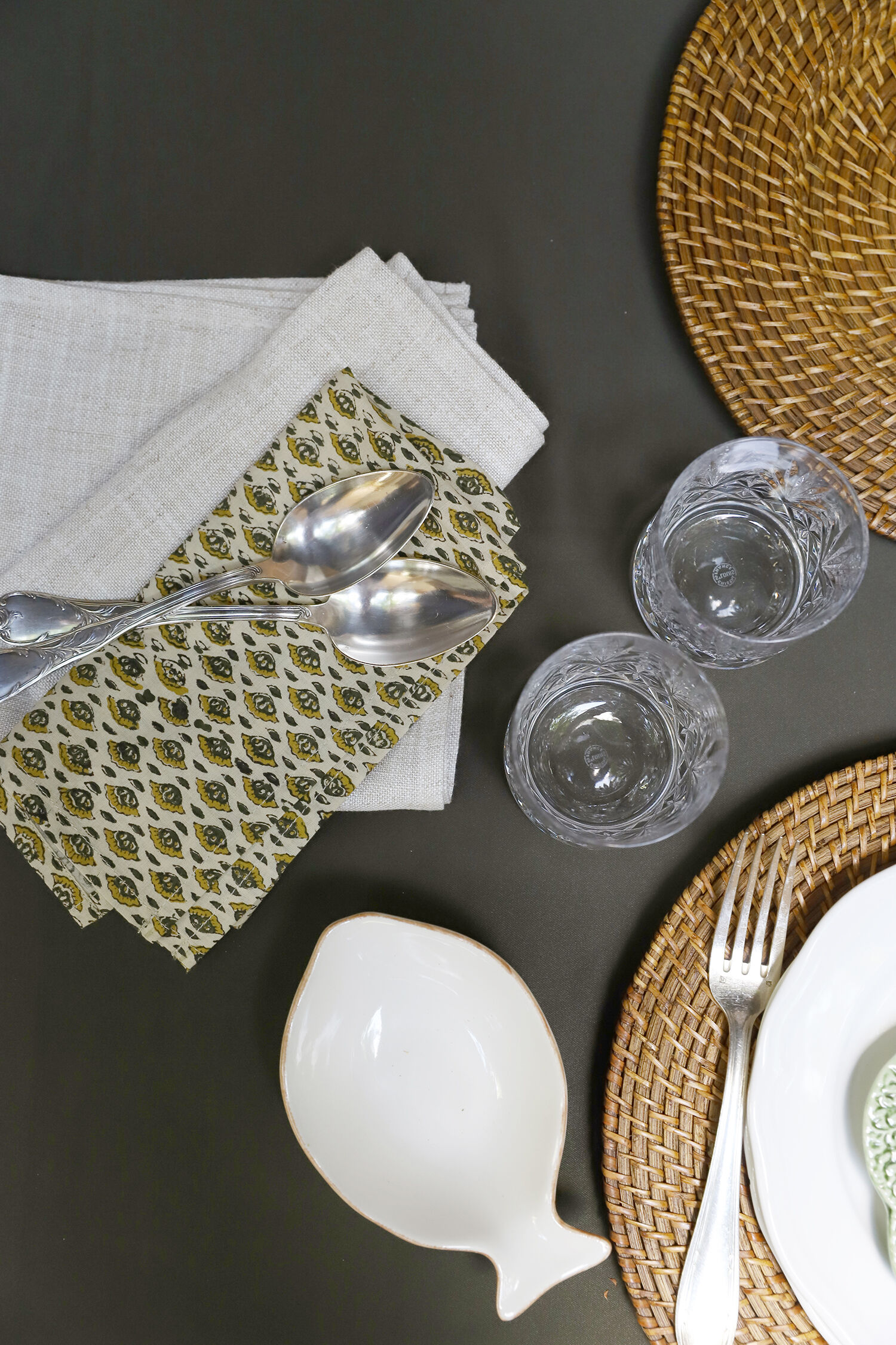 Tablecloth and towels in green upcycled linen