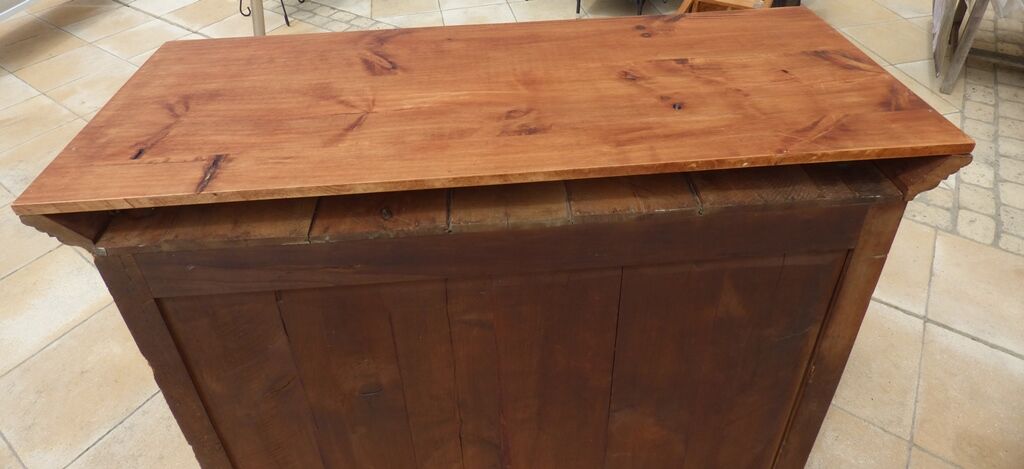 Meuble vitrine atypique en bois massif merisier de deux portes