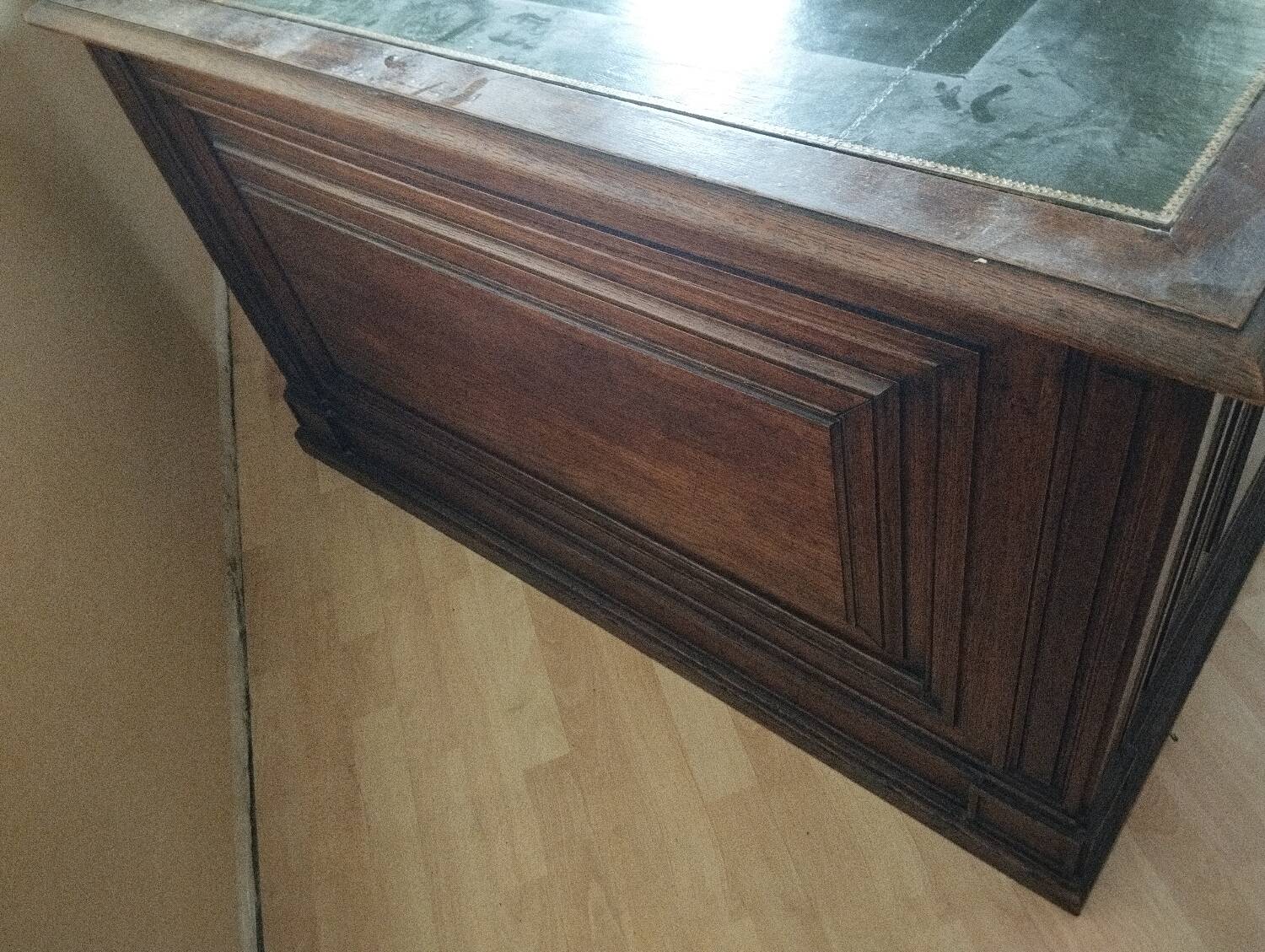 Notary pedestal desk, American desk