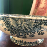 Old salad bowl Iron earth model Colombier